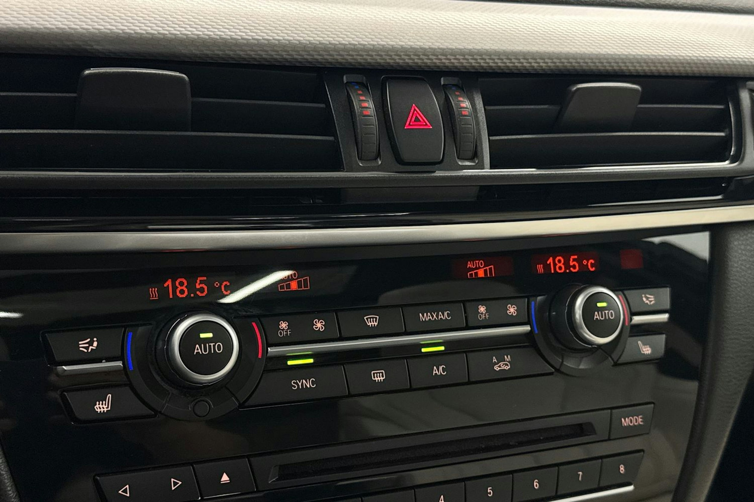 musta BMW X5 2014 kuva 31.
