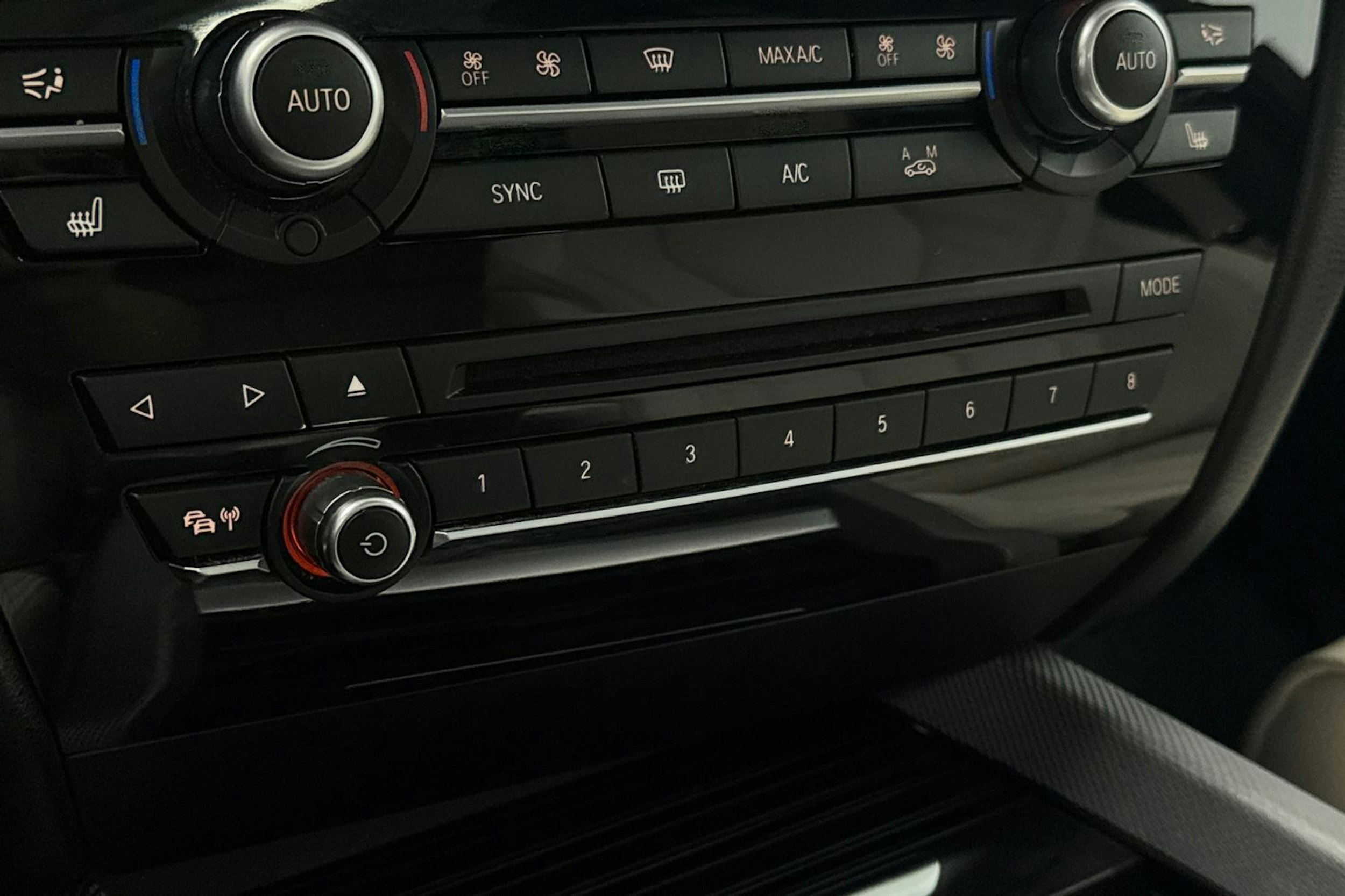 musta BMW X5 2014 kuva 32.