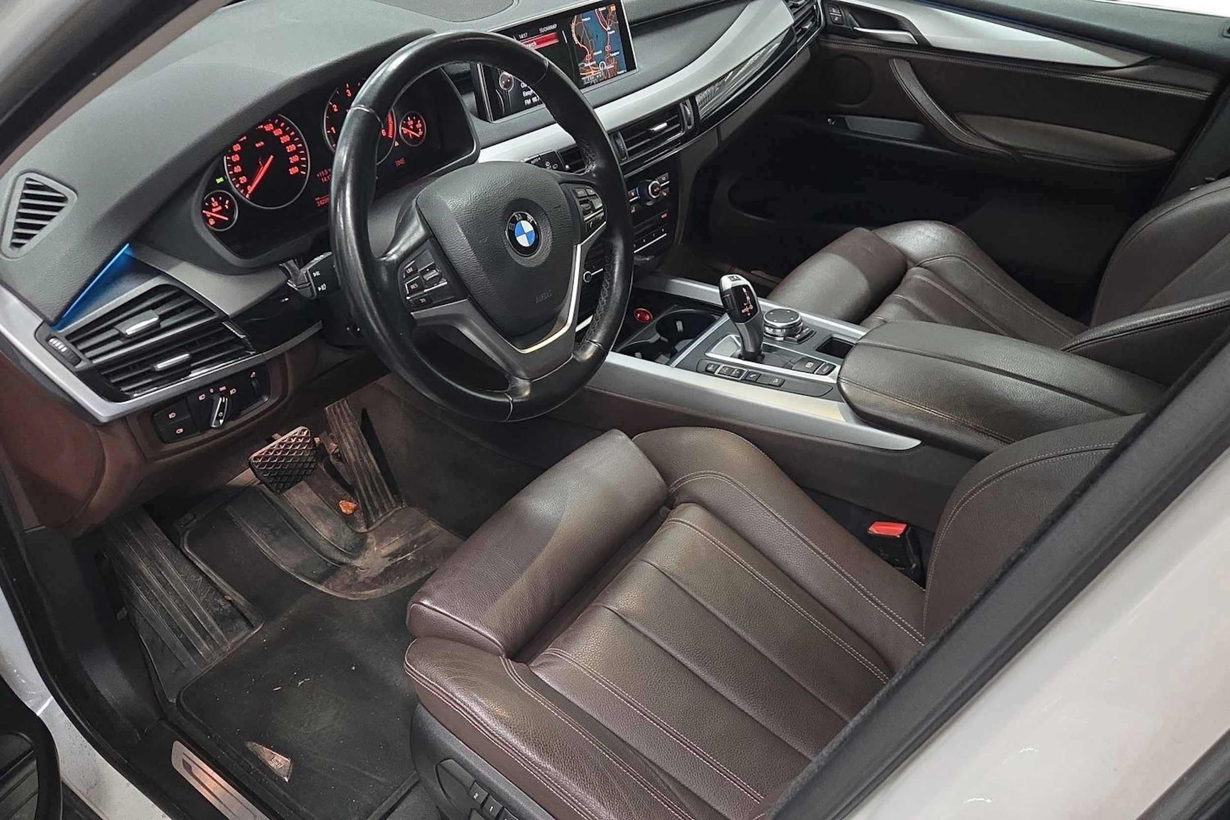 valkoinen BMW X5 2014 kuva 3.