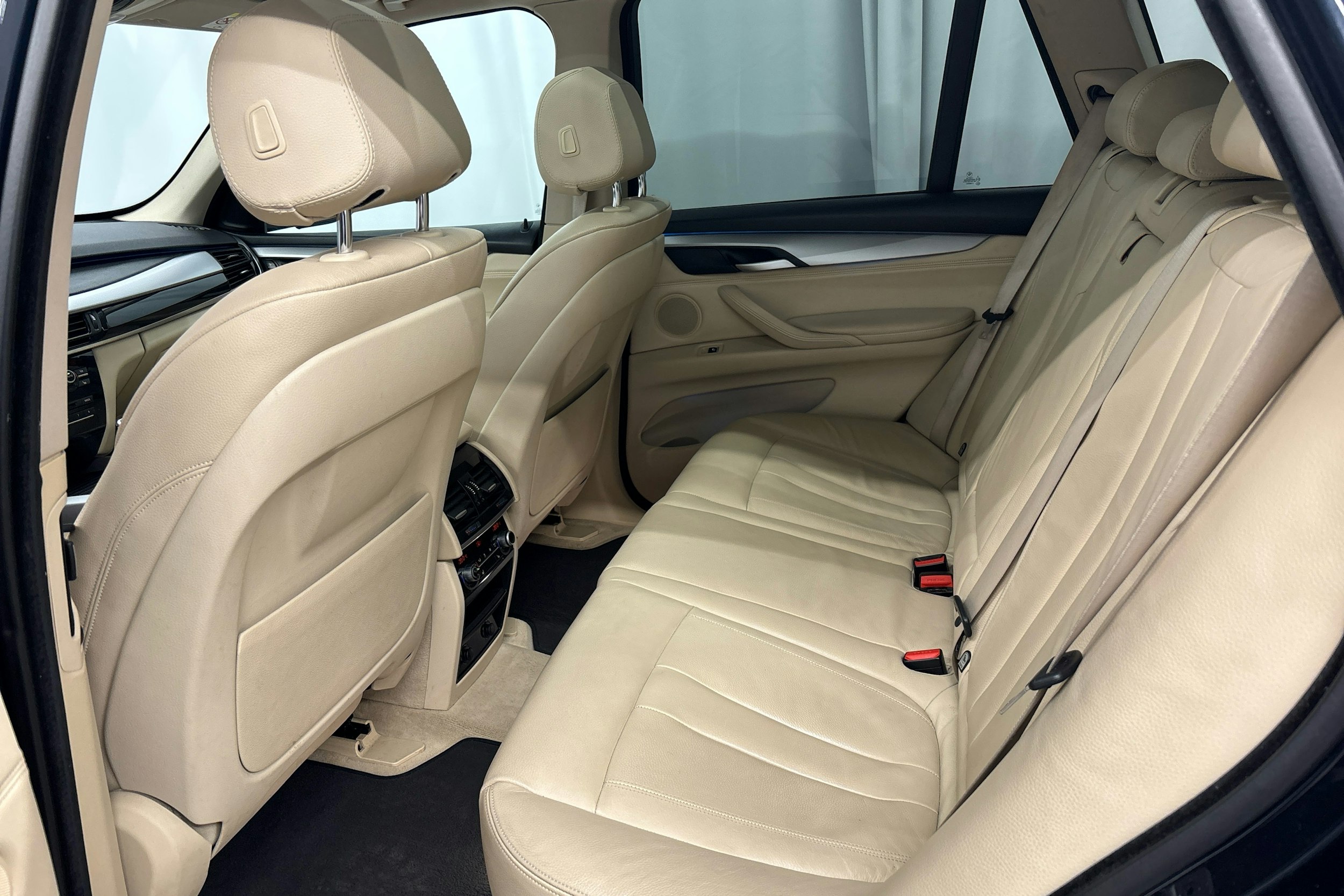 sininen BMW X5 2014 kuva 8.