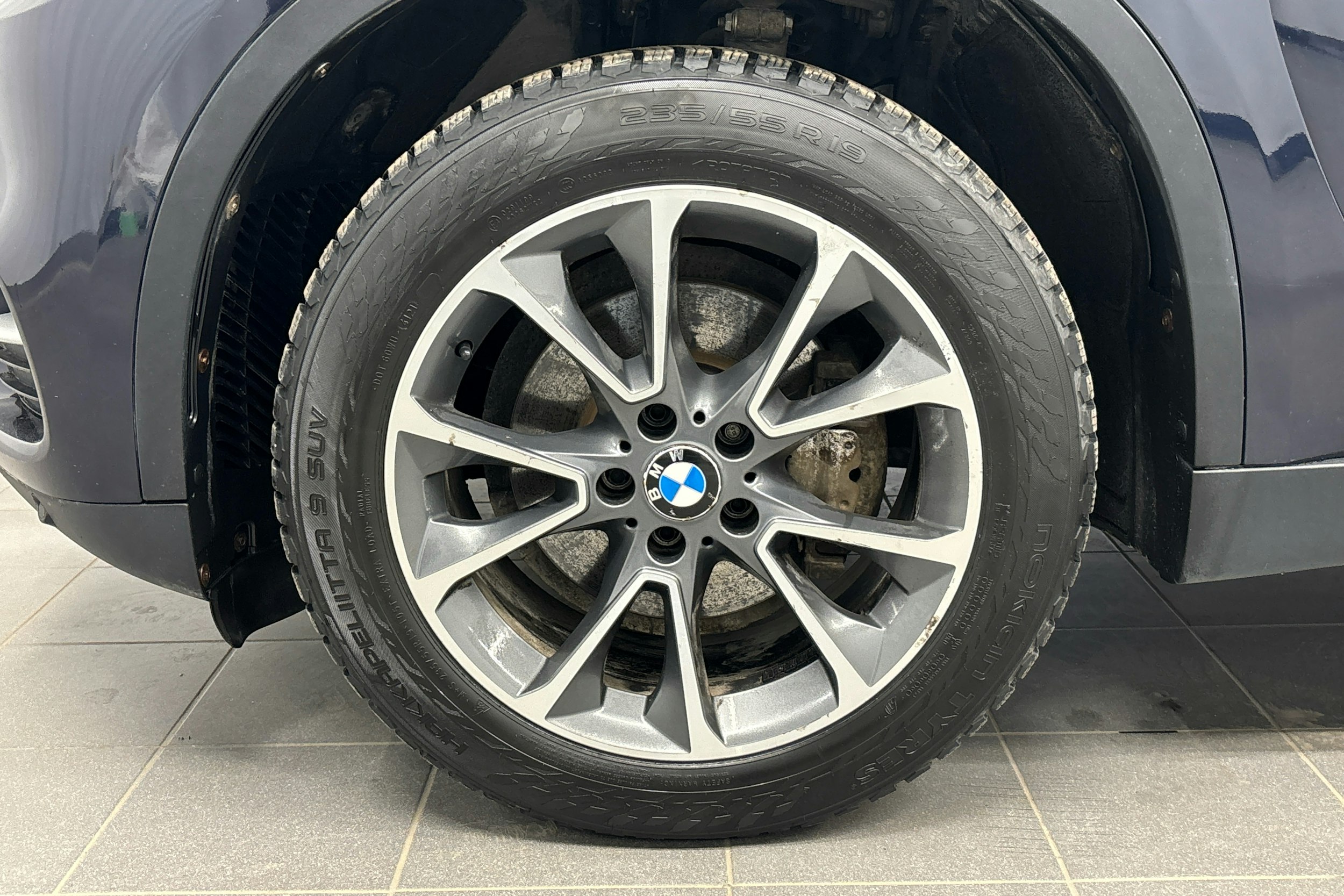 sininen BMW X5 2014 kuva 9.