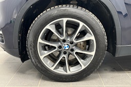 sininen BMW X5 2014 kuva 9.