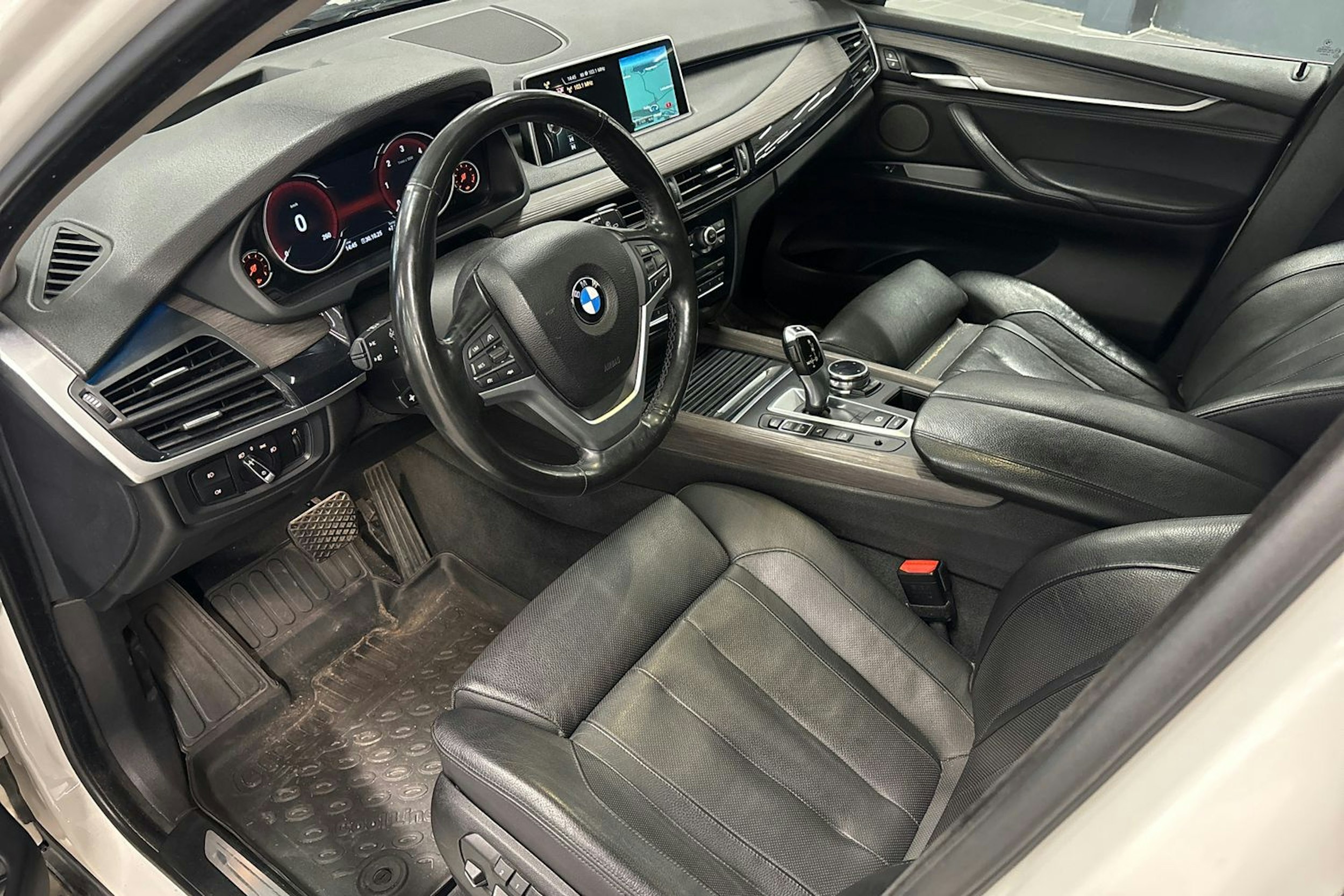 valkoinen BMW X5 2015 kuva 3.