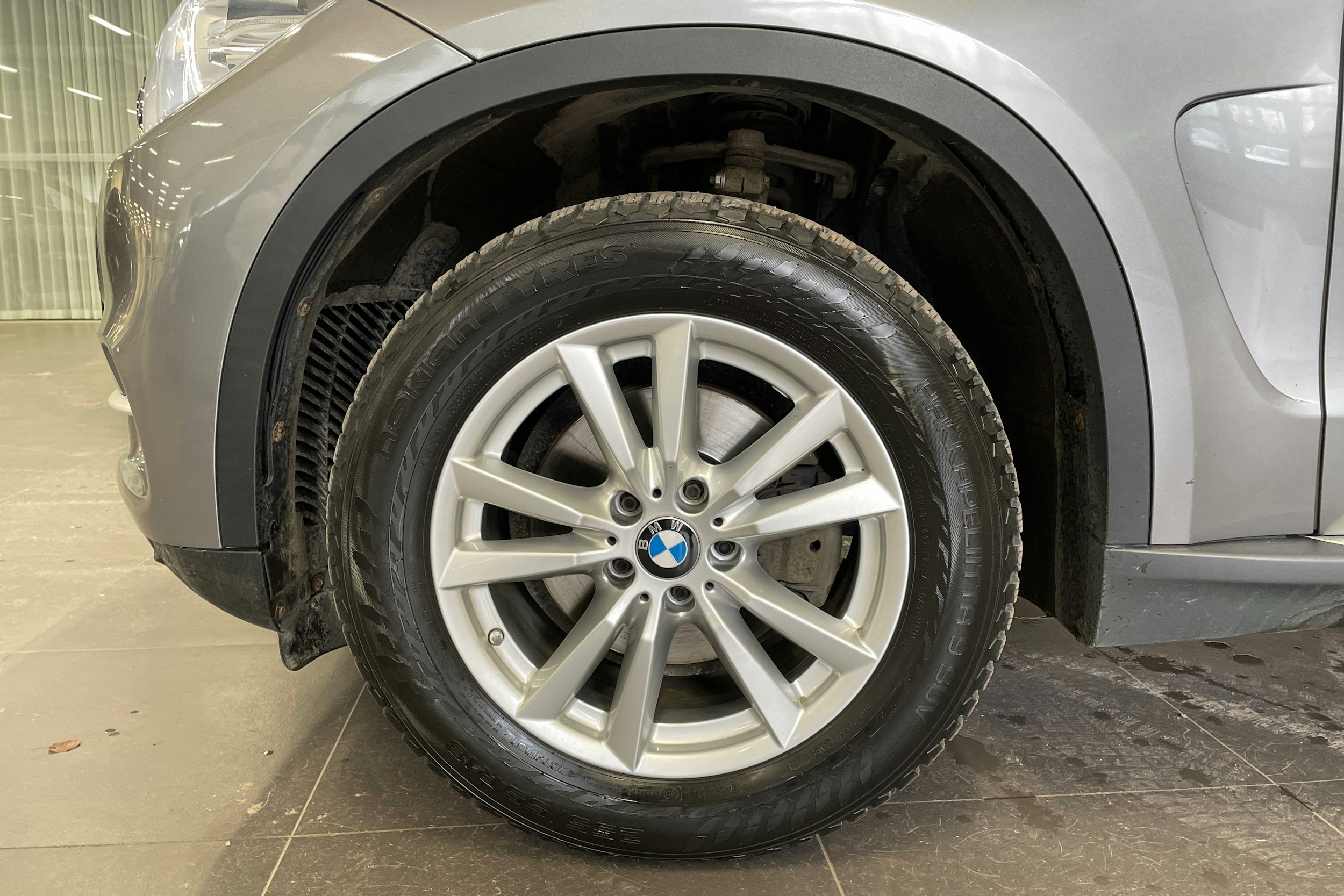 Harmaa BMW X5 2015 kuva 9.