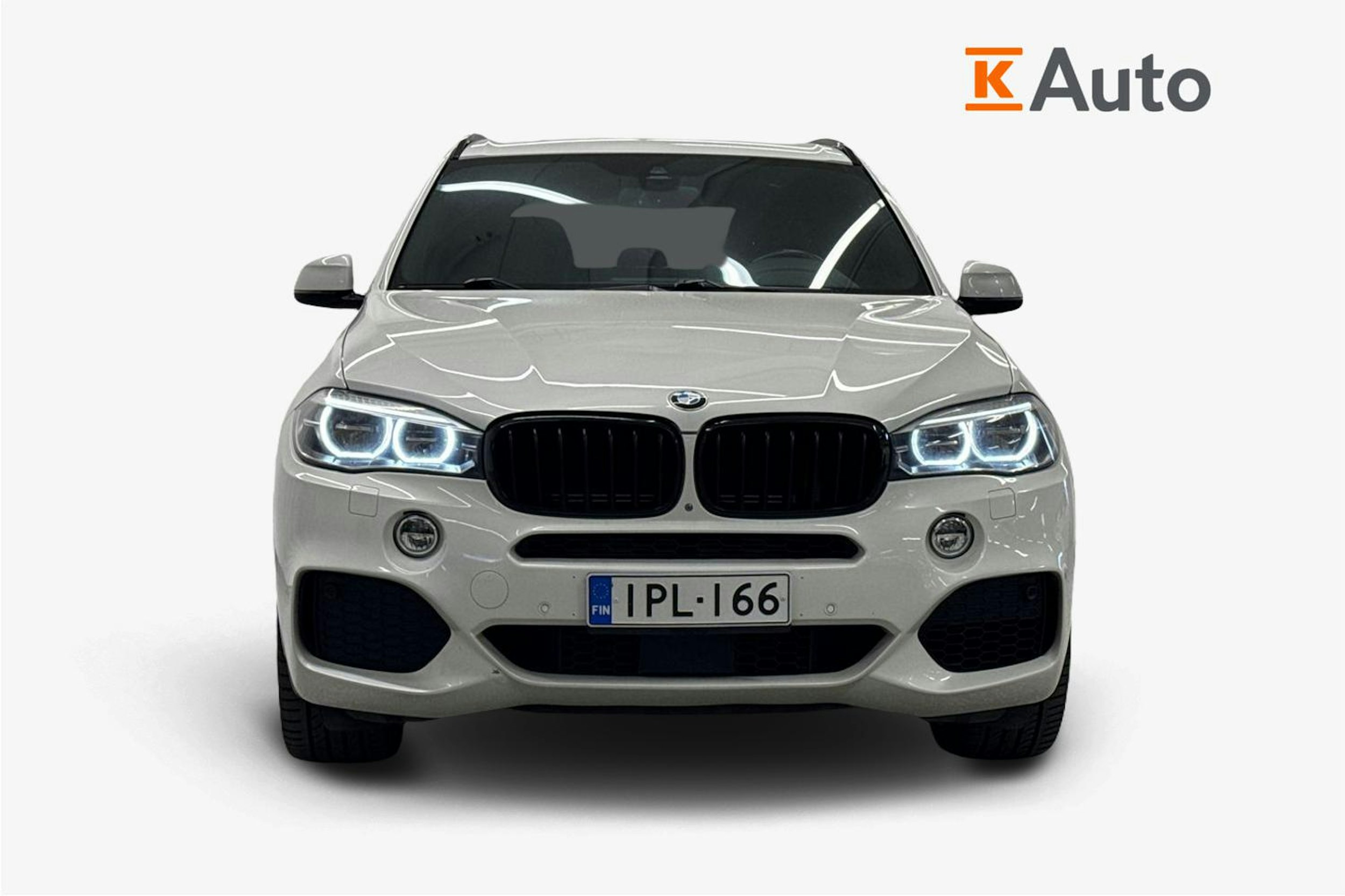 valkoinen BMW X5 2015 kuva 5.