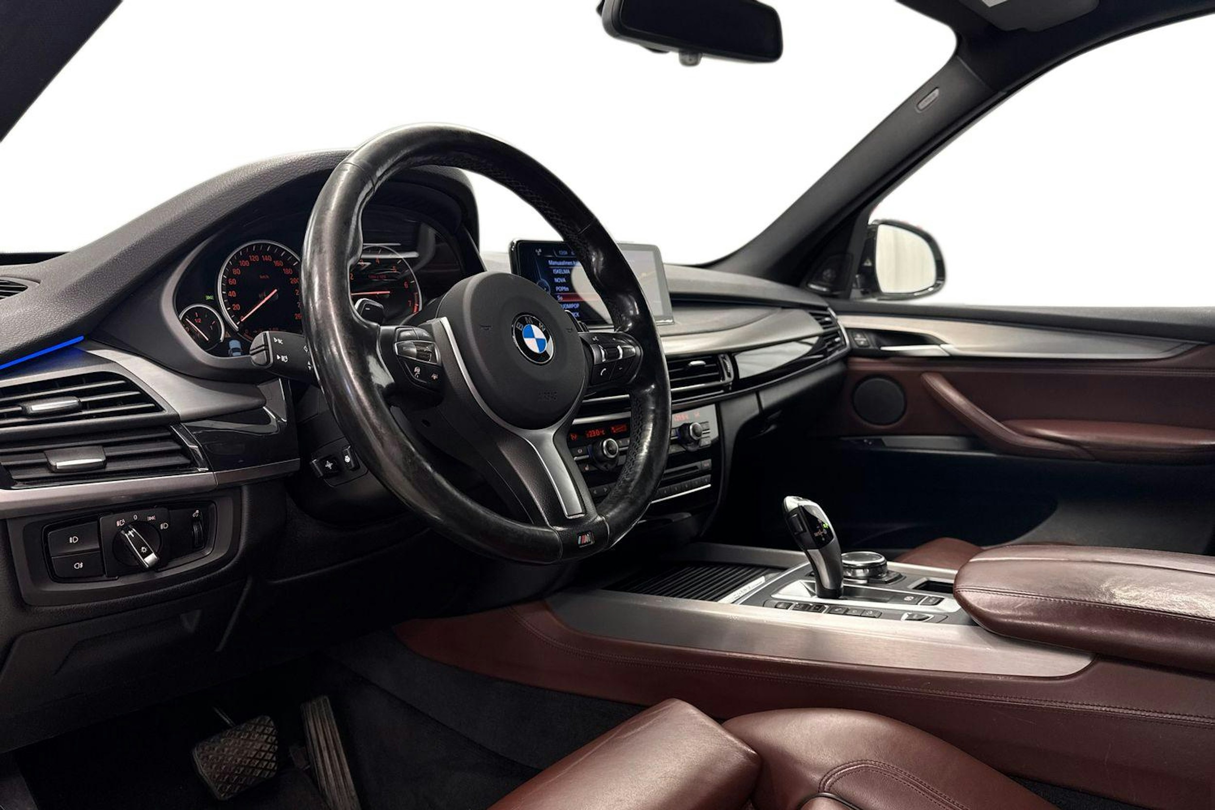 valkoinen BMW X5 2015 kuva 7.