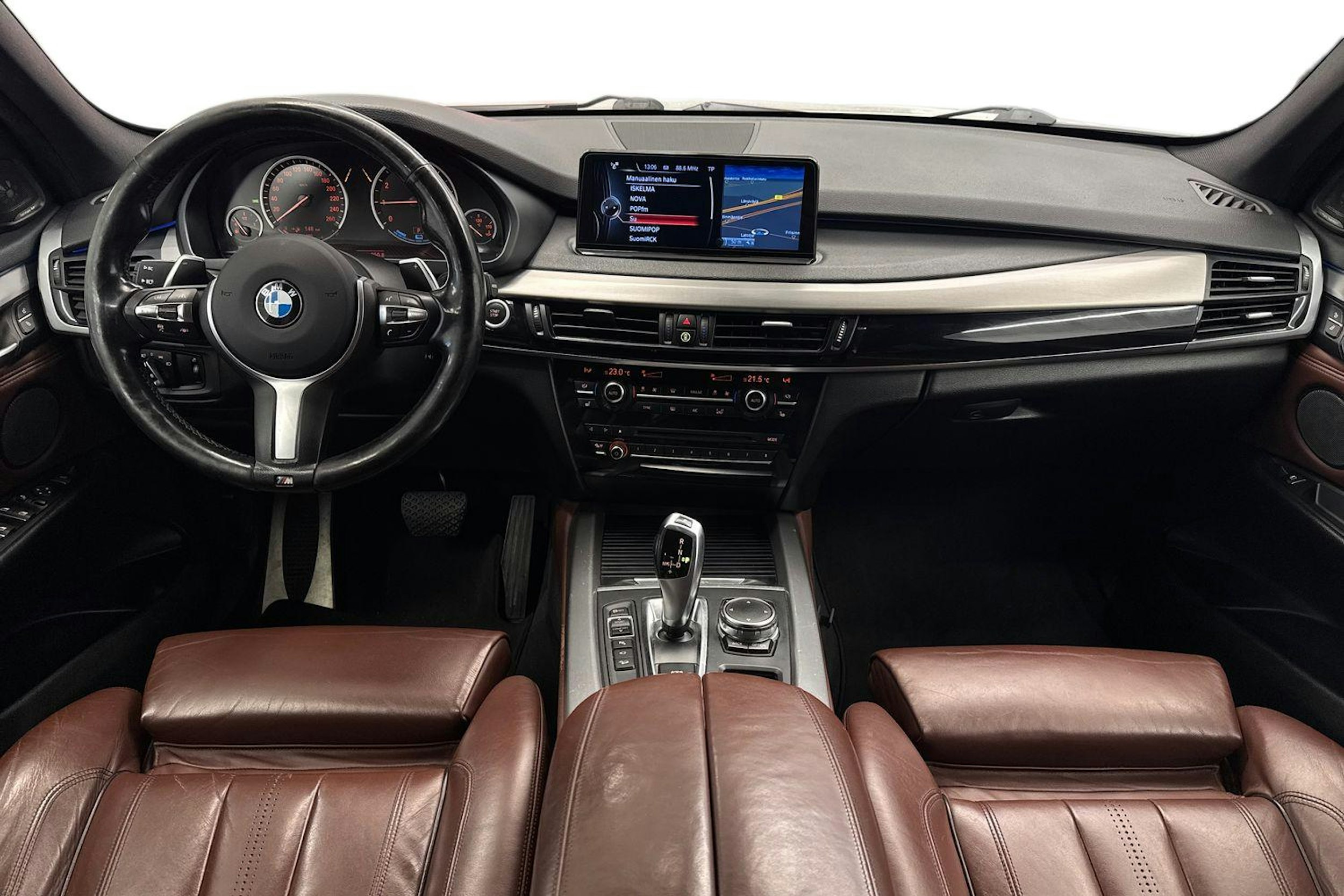 valkoinen BMW X5 2015 kuva 9.