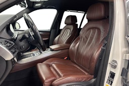 valkoinen BMW X5 2015 kuva 11.