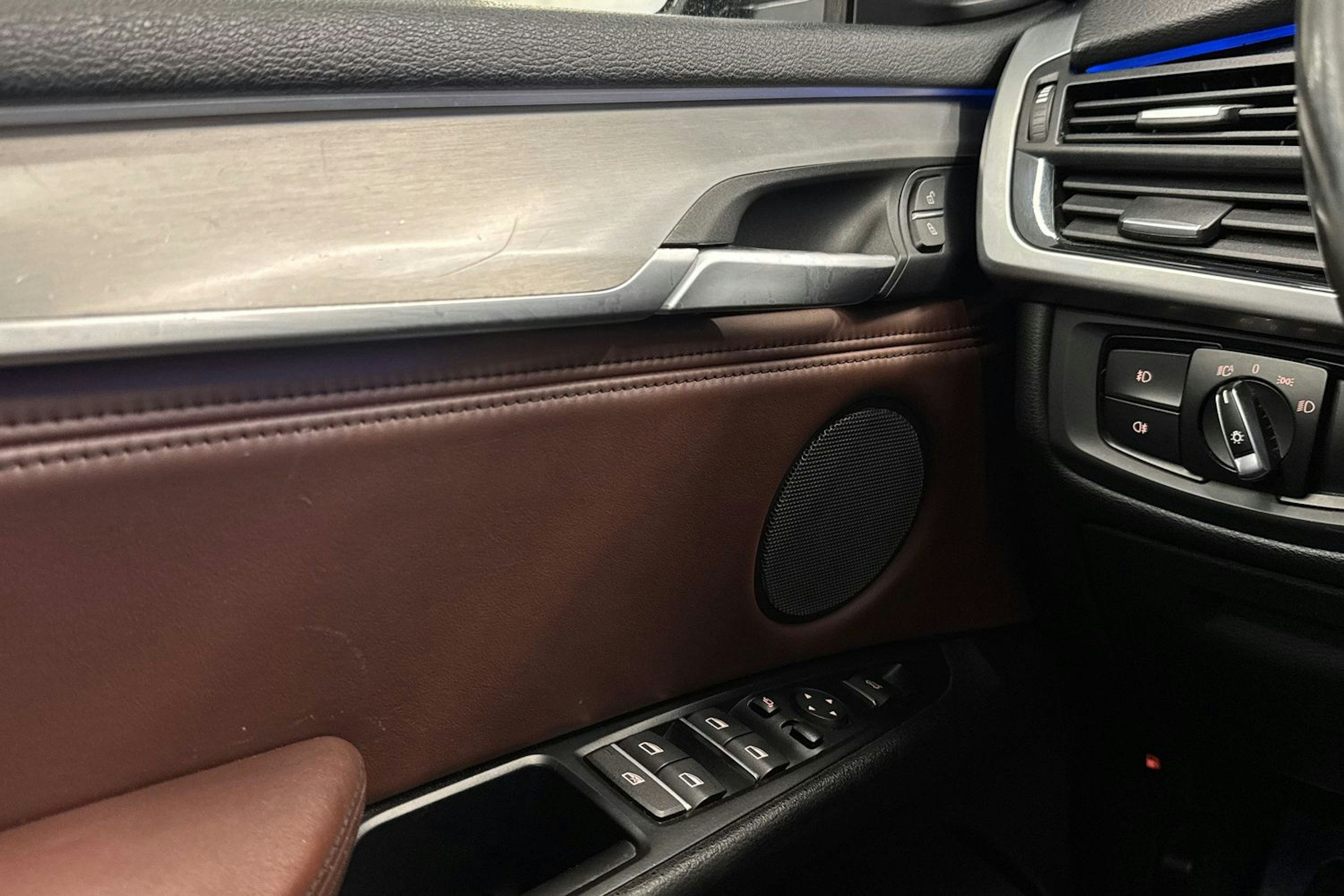 valkoinen BMW X5 2015 kuva 19.