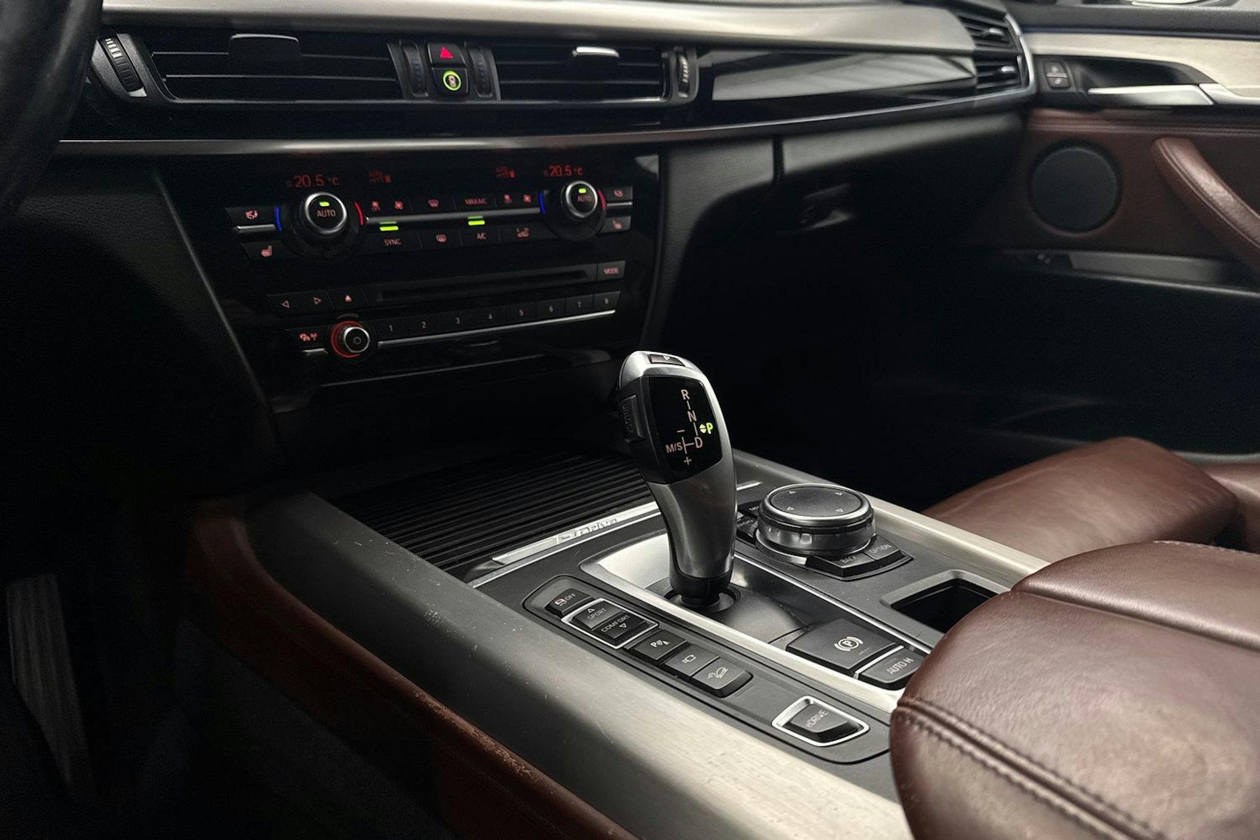 valkoinen BMW X5 2015 kuva 21.