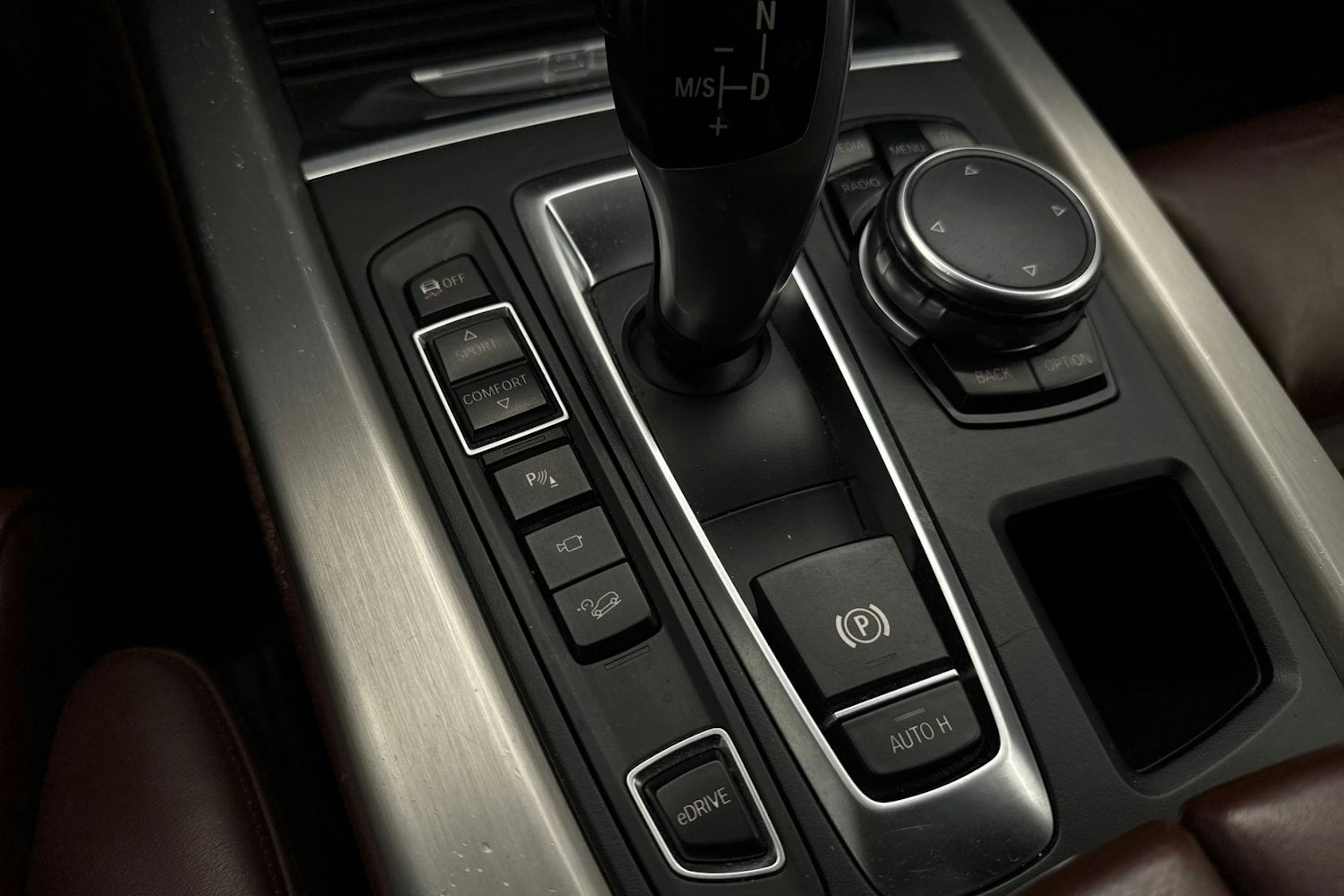 valkoinen BMW X5 2015 kuva 22.