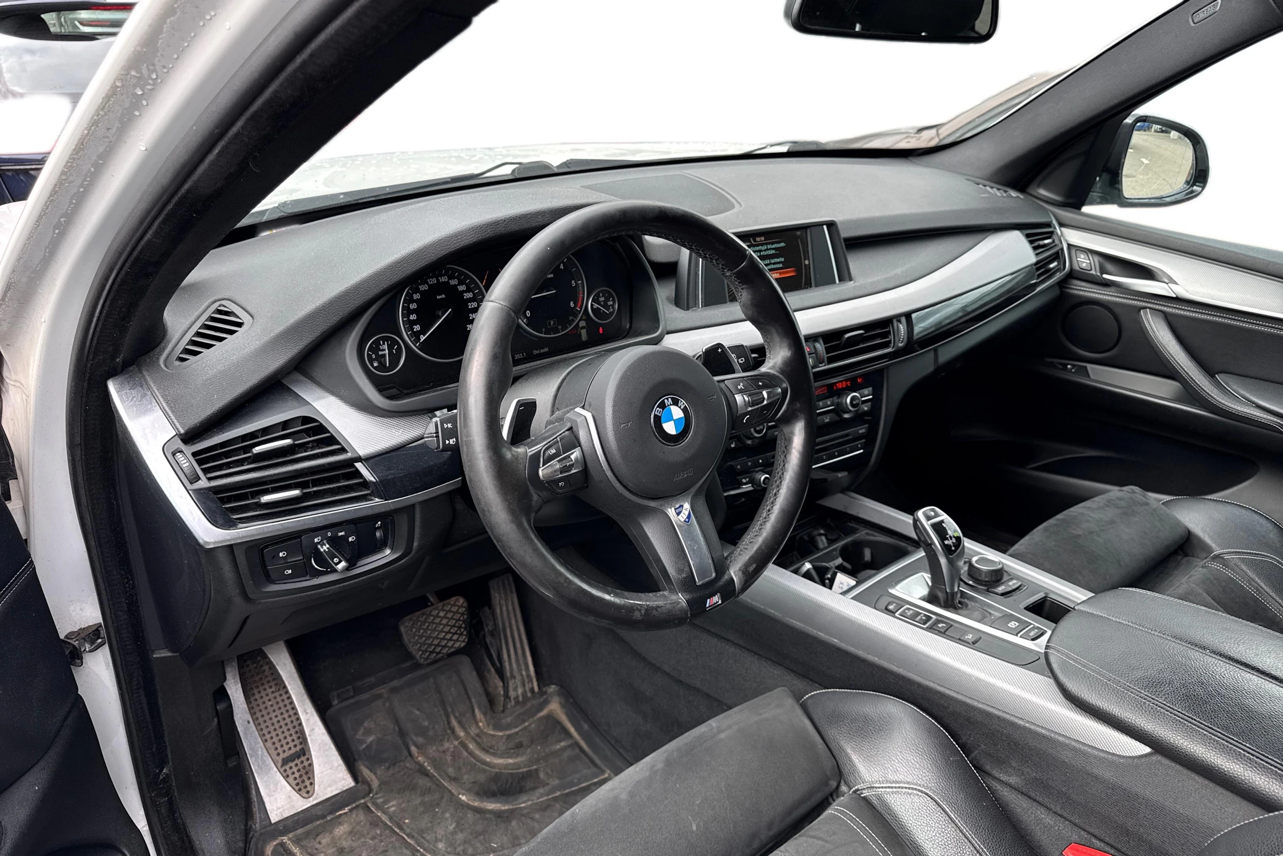 valkoinen BMW X5 2015 kuva 3.