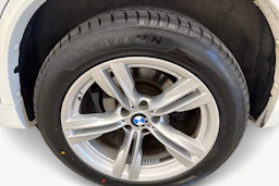 valkoinen BMW X5 2015 kuva 9.