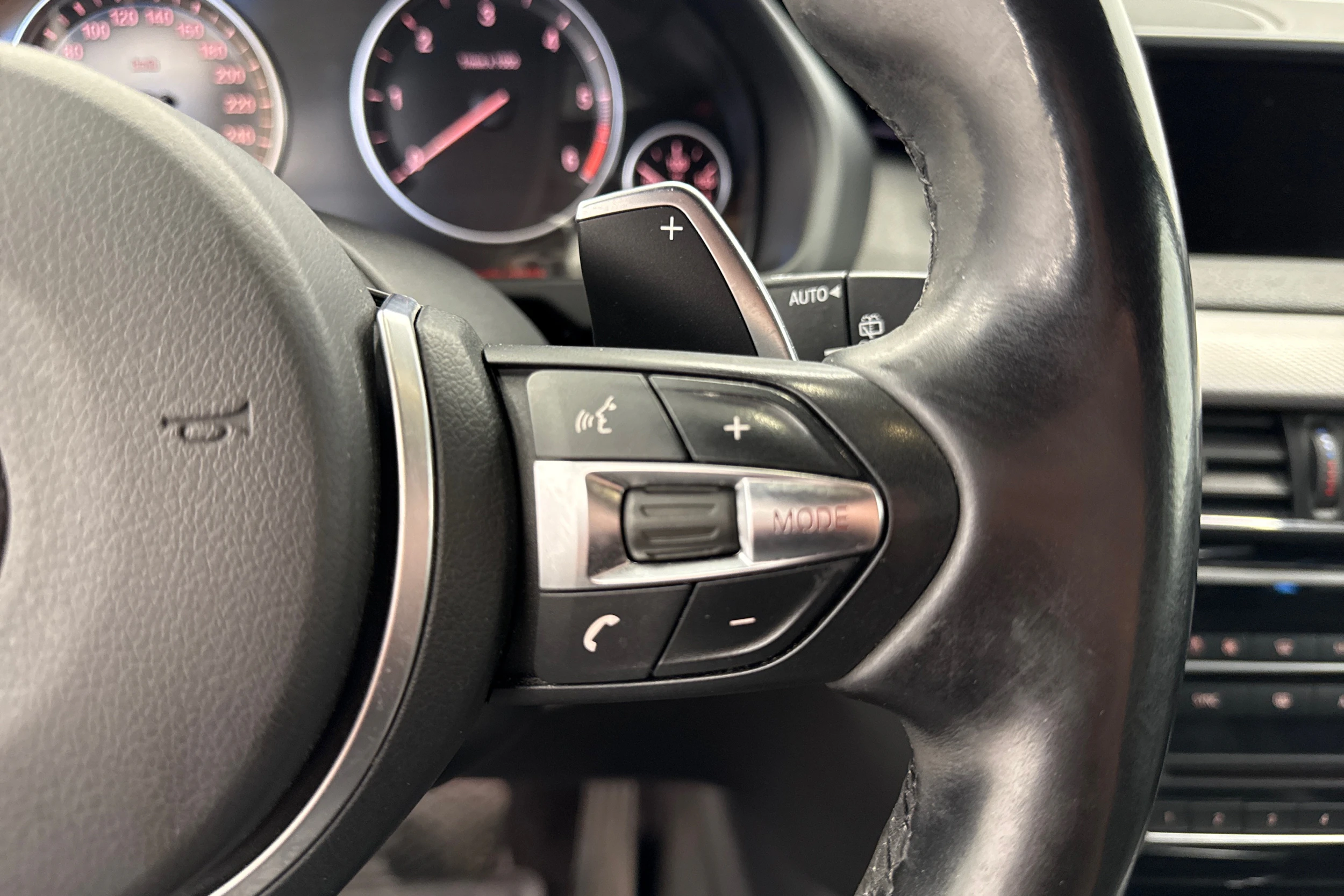 valkoinen BMW X5 2015 kuva 12.