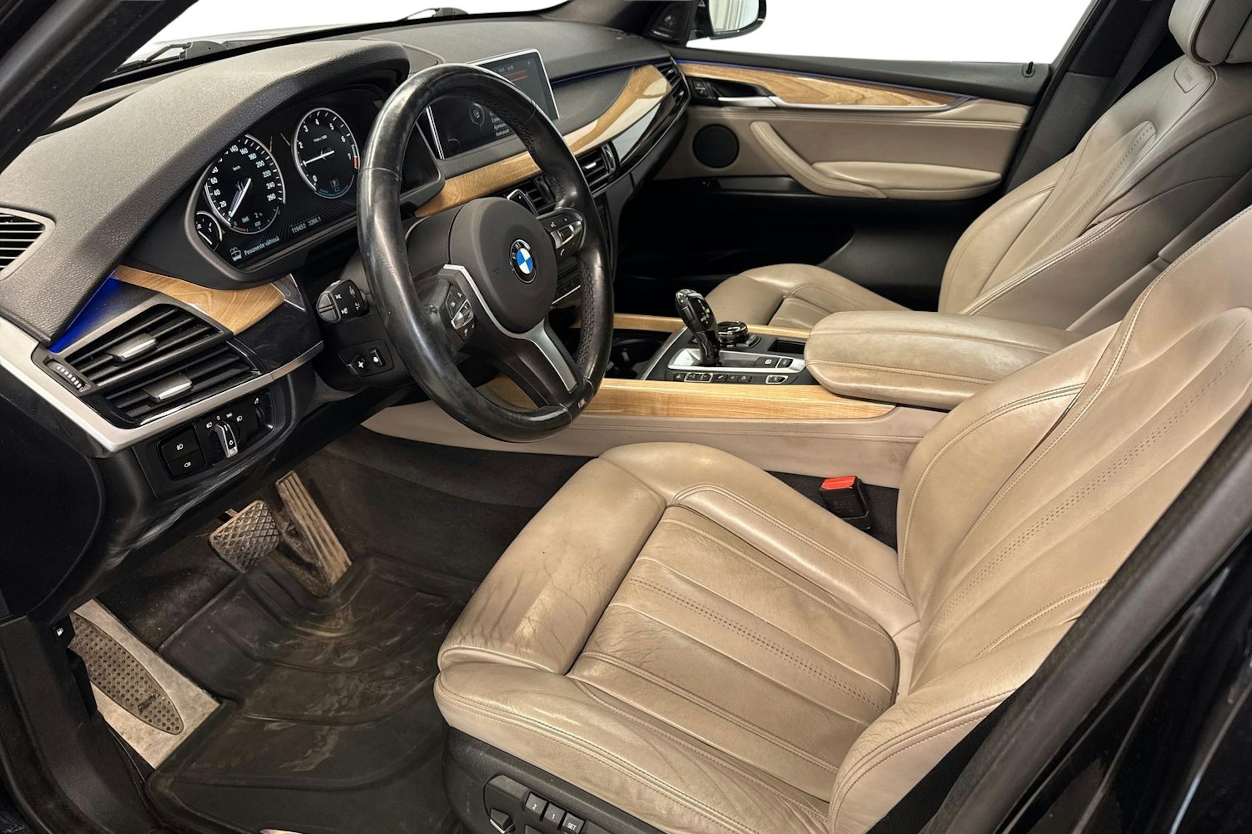 musta BMW X5 2016 kuva 3.