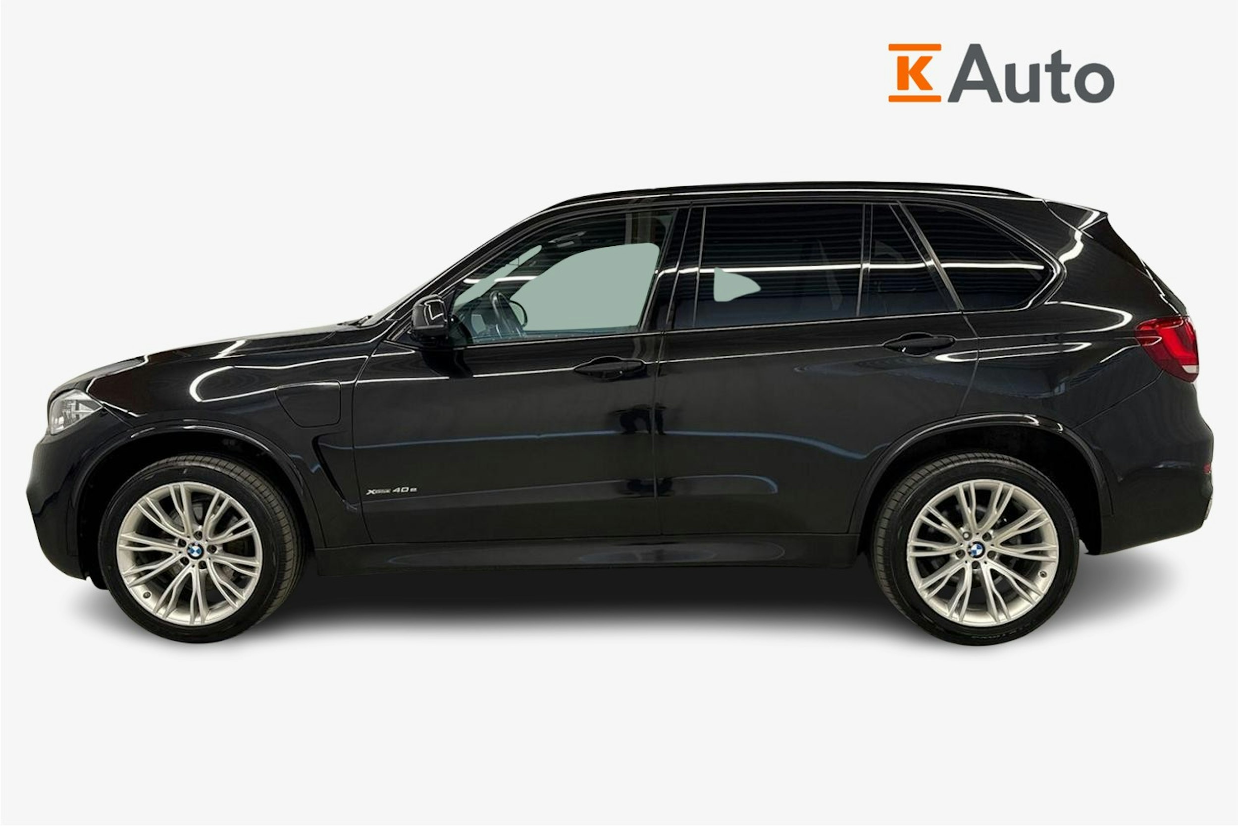 musta BMW X5 2016 kuva 6.