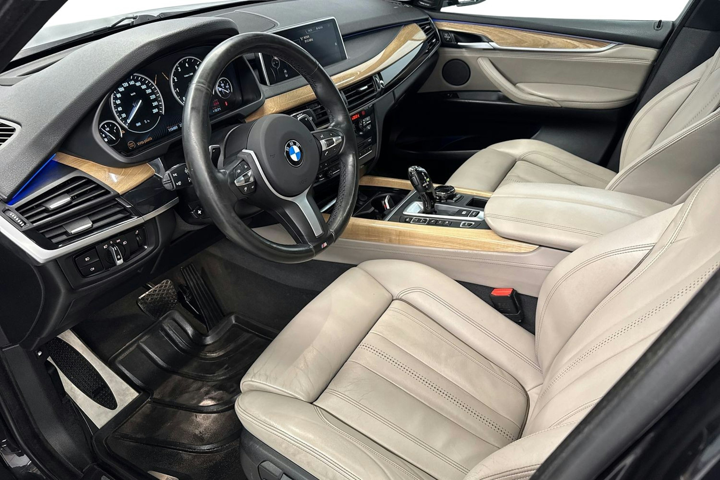 musta BMW X5 2016 kuva 7.