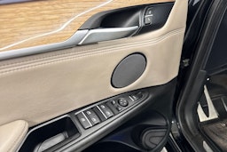 musta BMW X5 2016 kuva 19.