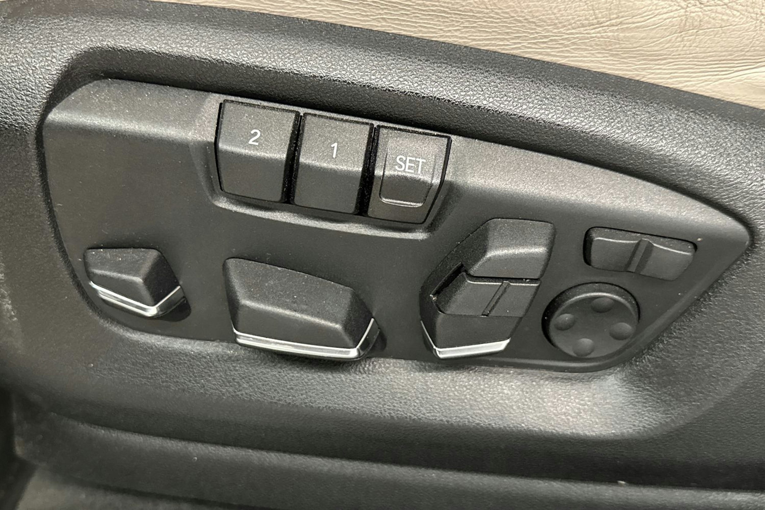 musta BMW X5 2016 kuva 20.