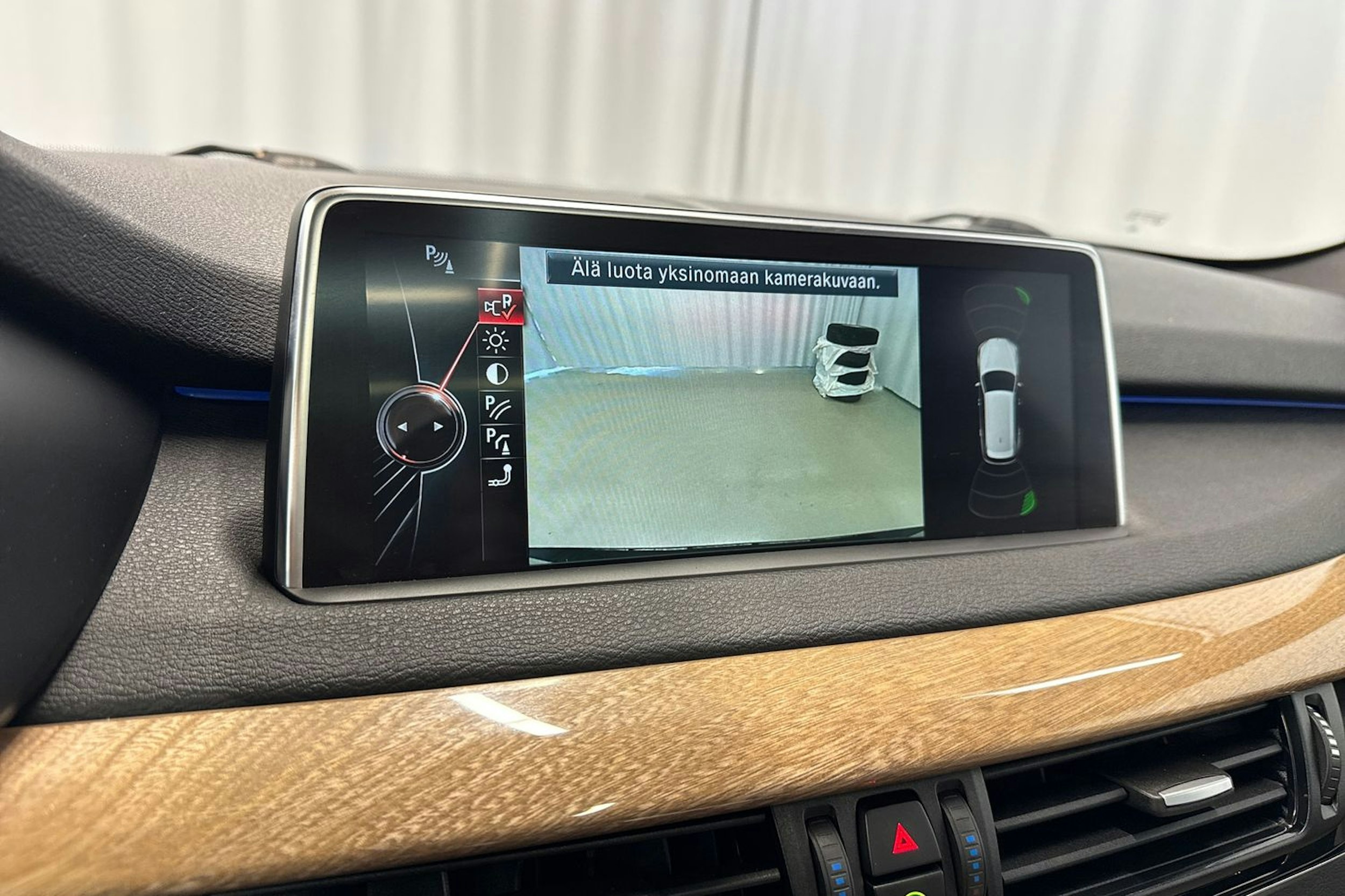 musta BMW X5 2016 kuva 29.