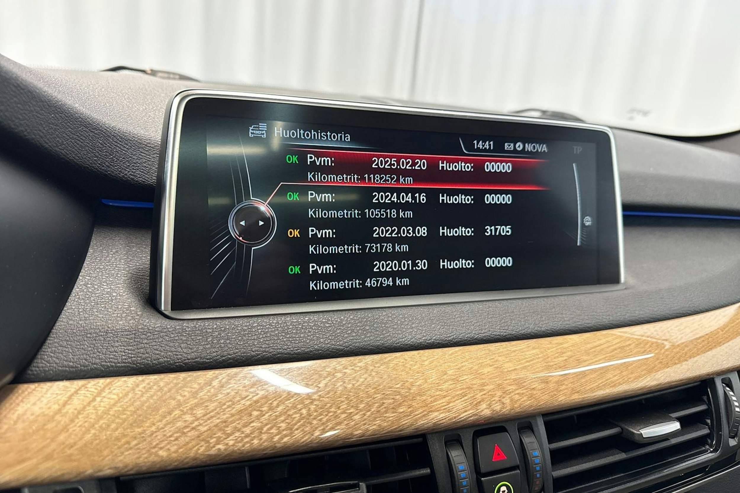 musta BMW X5 2016 kuva 30.