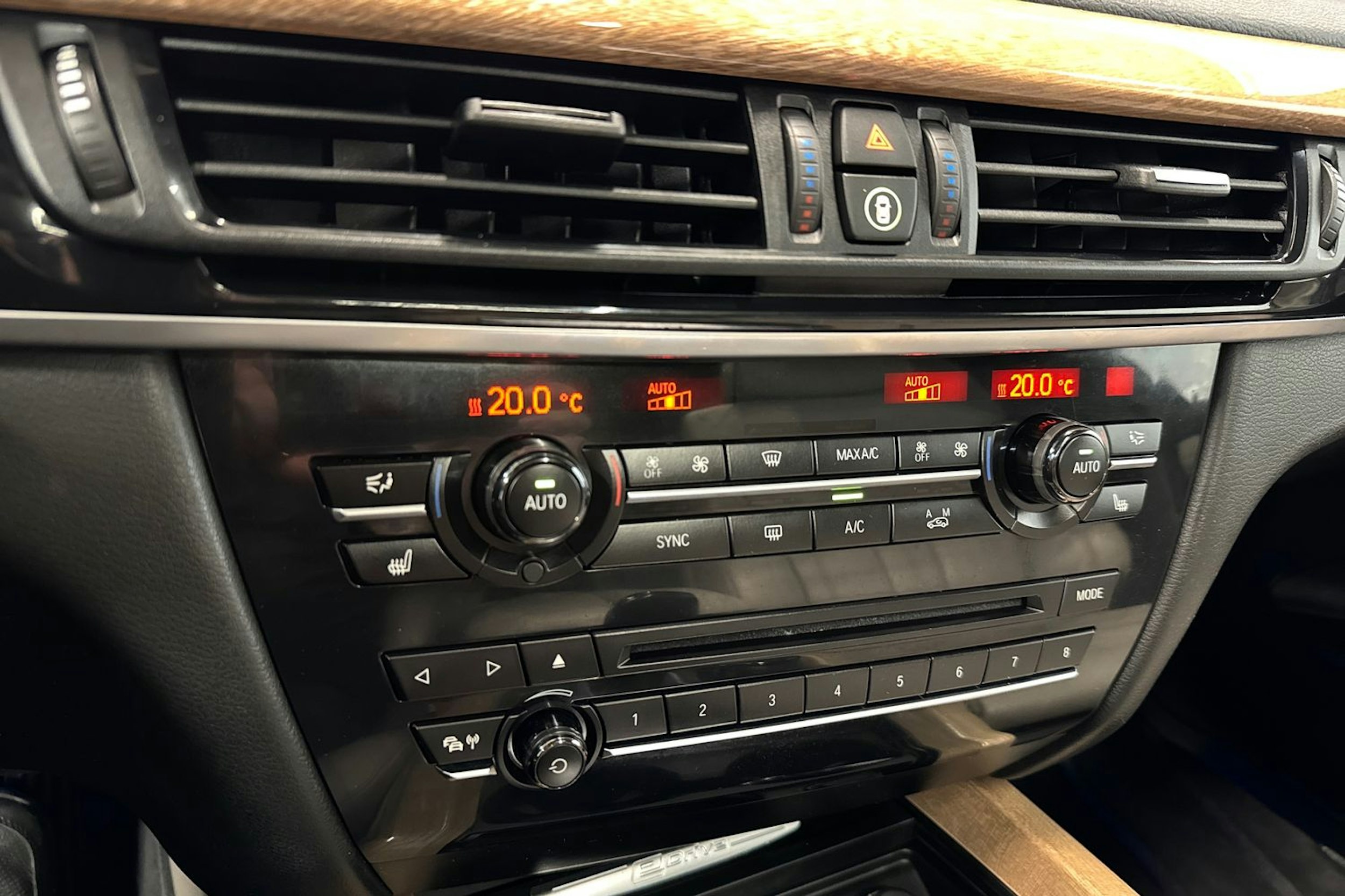 musta BMW X5 2016 kuva 32.
