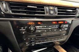 musta BMW X5 2016 kuva 32.