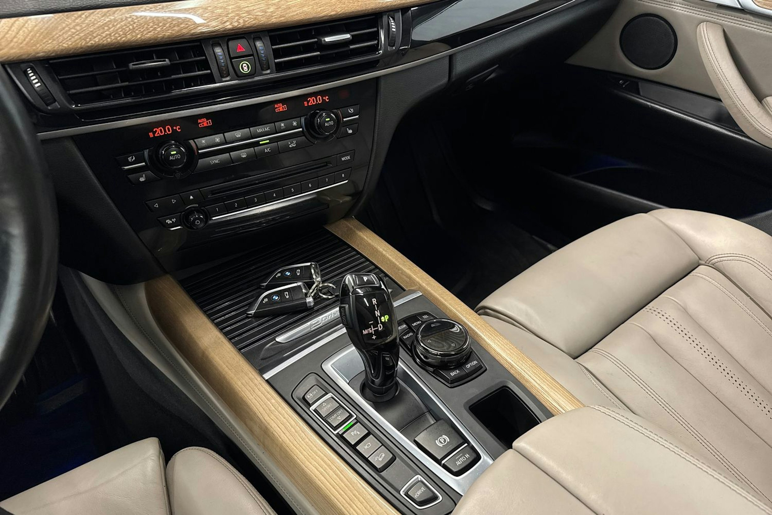 musta BMW X5 2016 kuva 35.