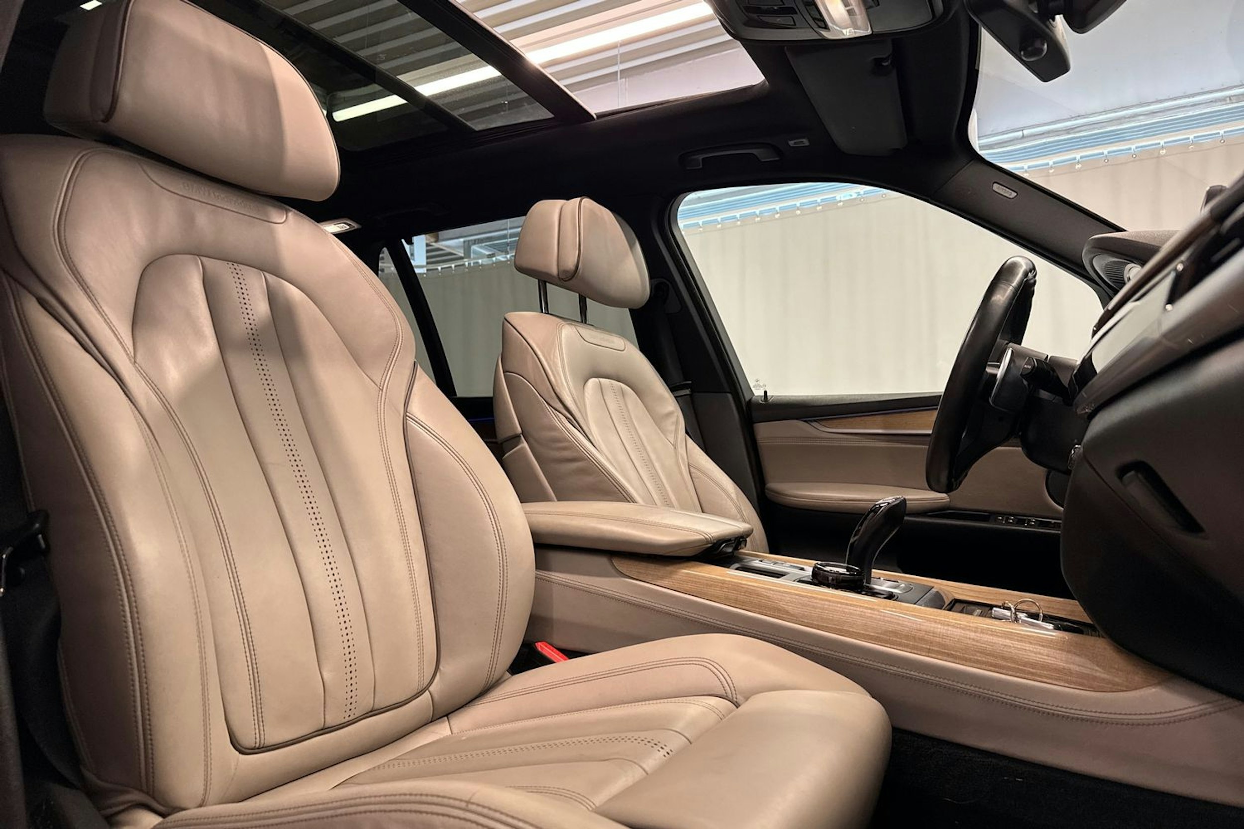 musta BMW X5 2016 kuva 41.