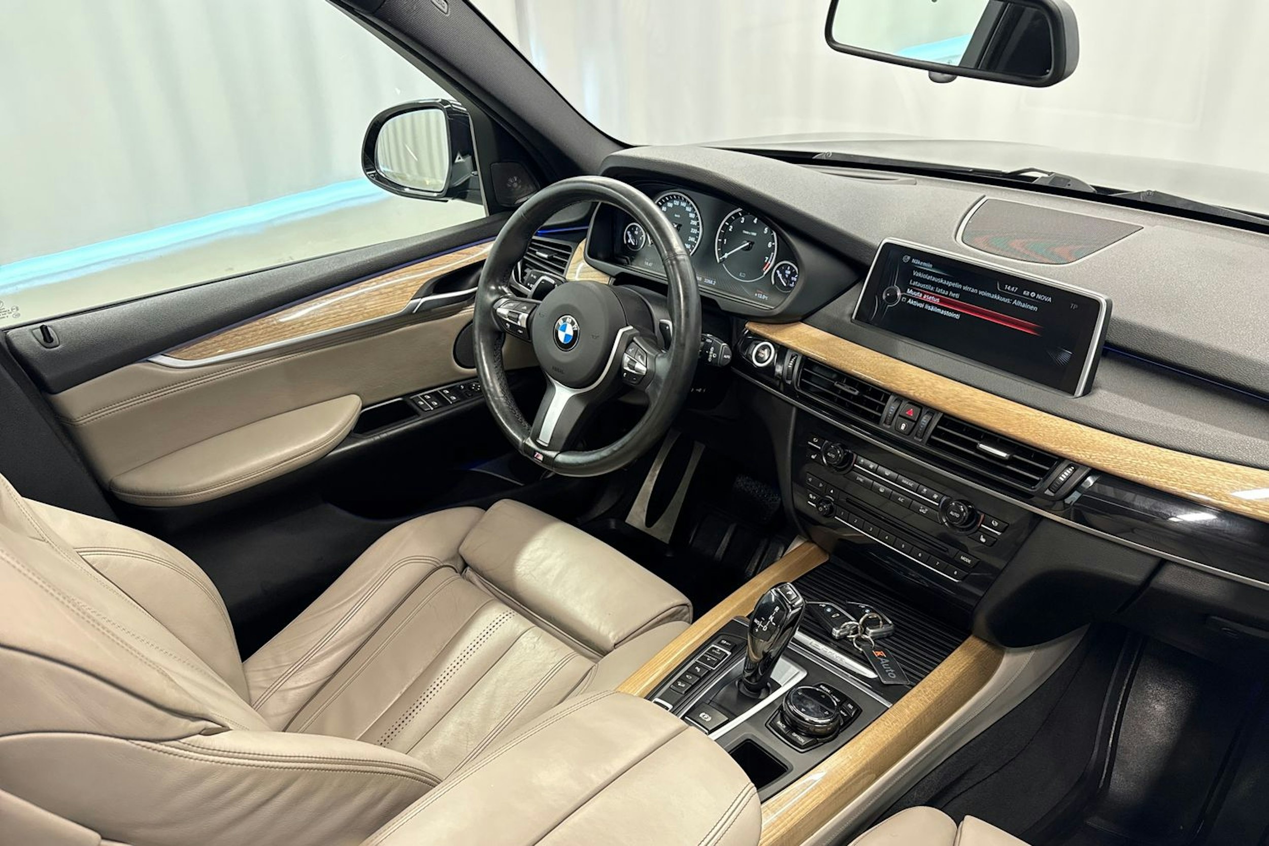 musta BMW X5 2016 kuva 43.