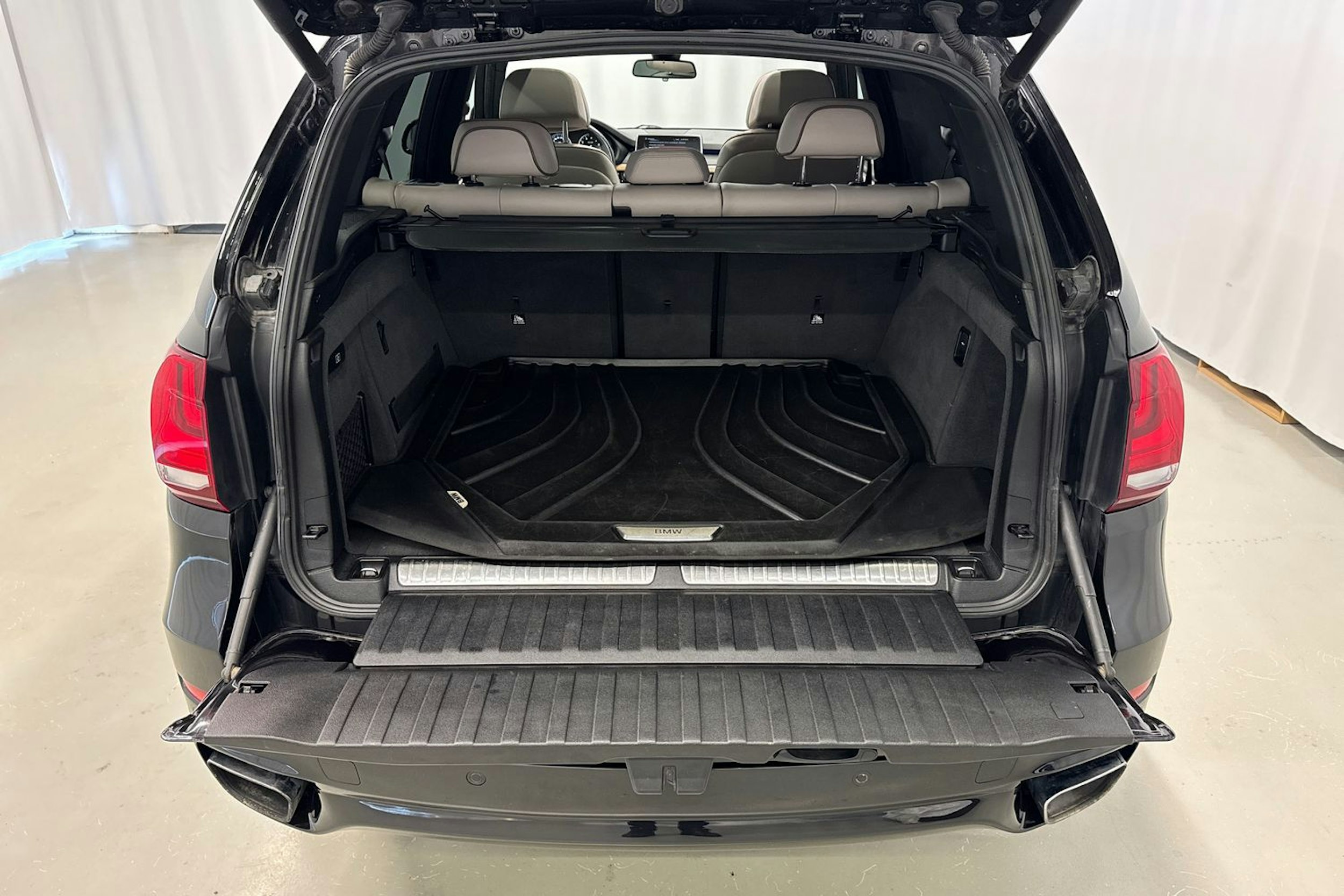 musta BMW X5 2016 kuva 46.