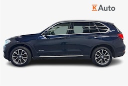 sininen BMW X5 2016 kuva 6.