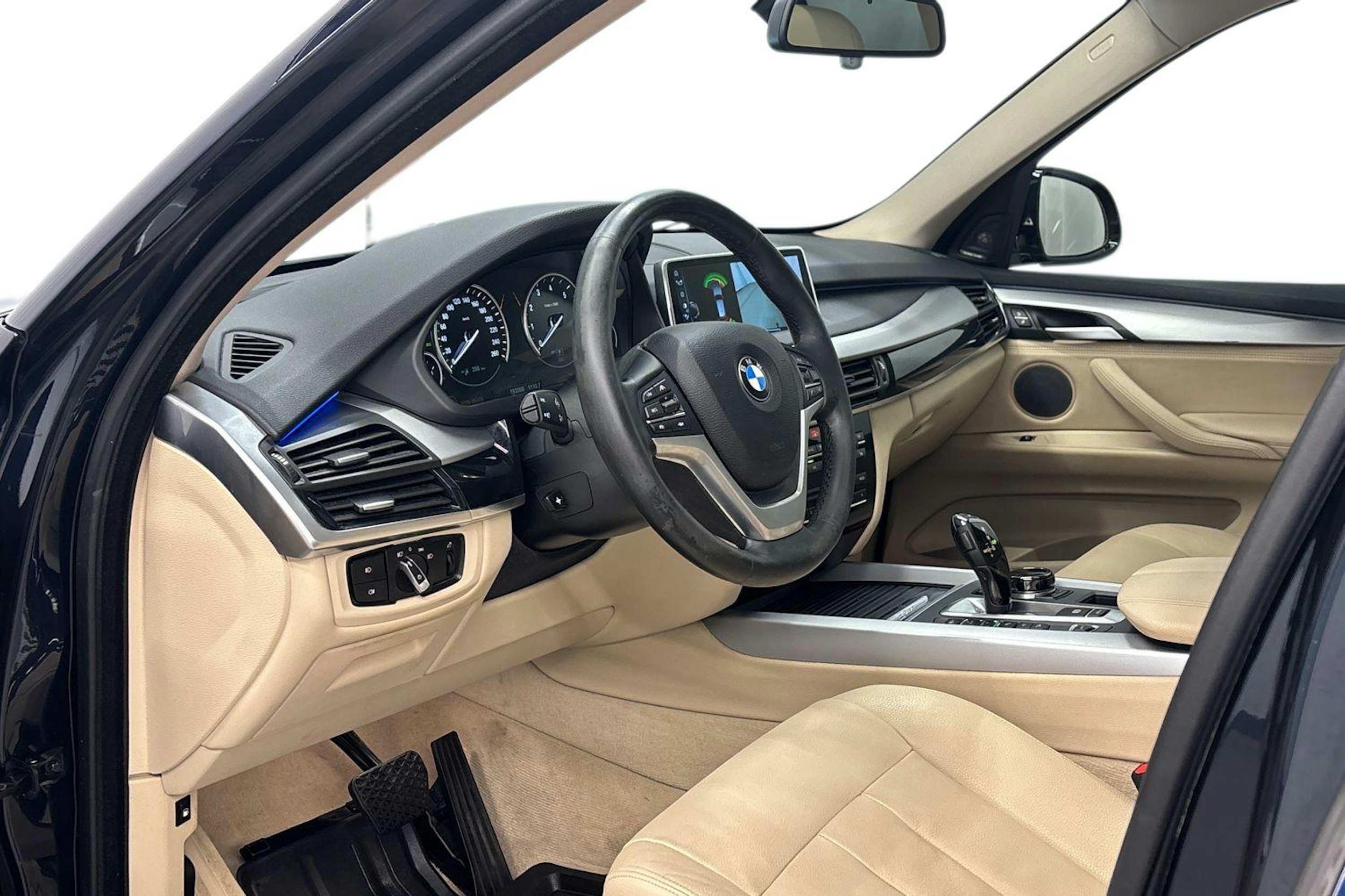 sininen BMW X5 2016 kuva 7.