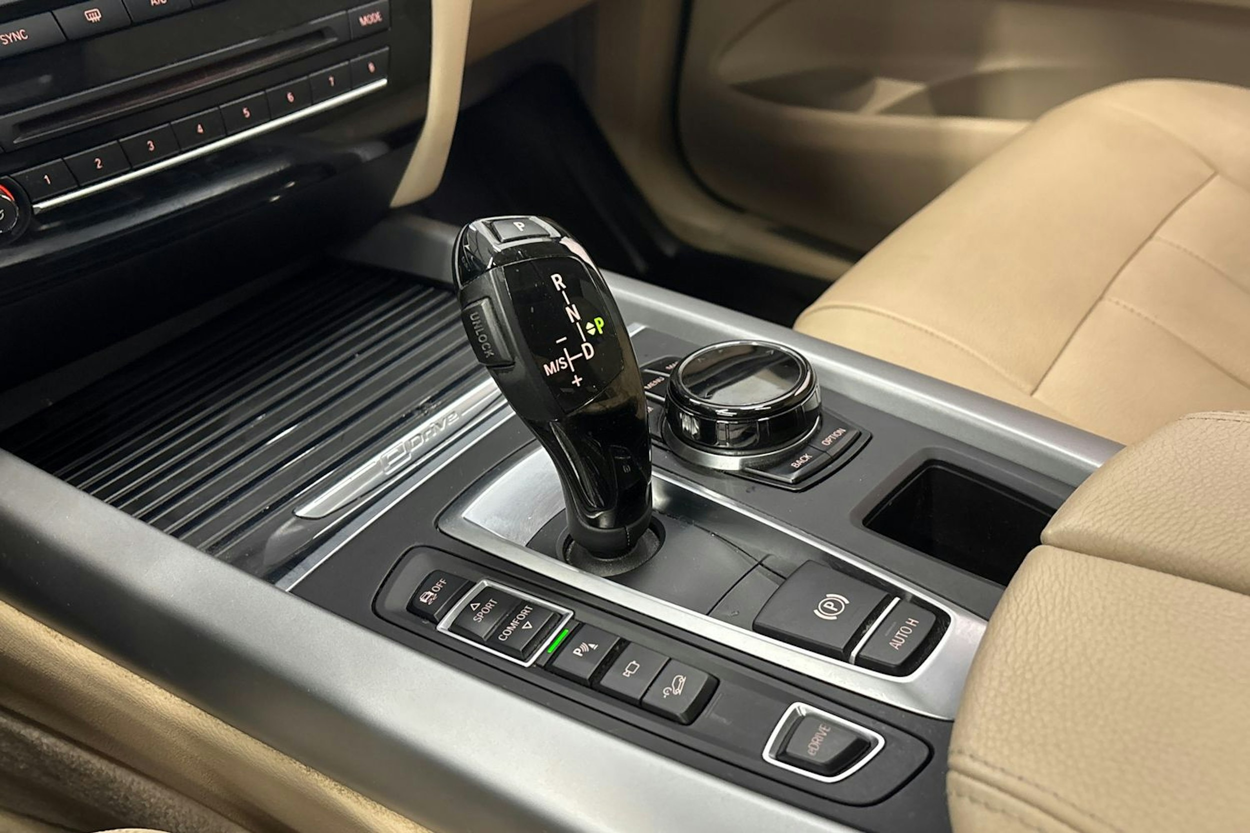 sininen BMW X5 2016 kuva 26.