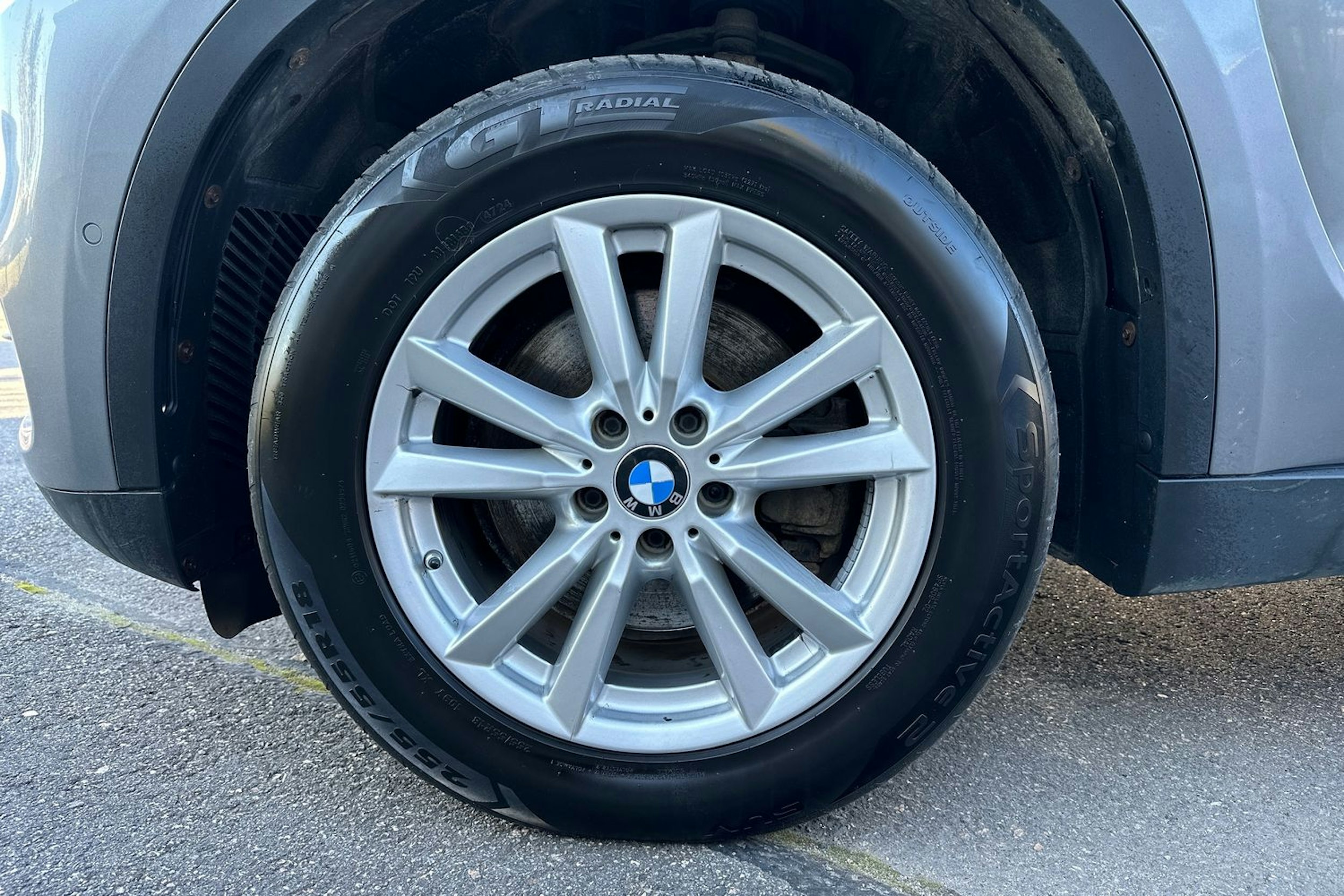 Harmaa BMW X5 2016 kuva 9.