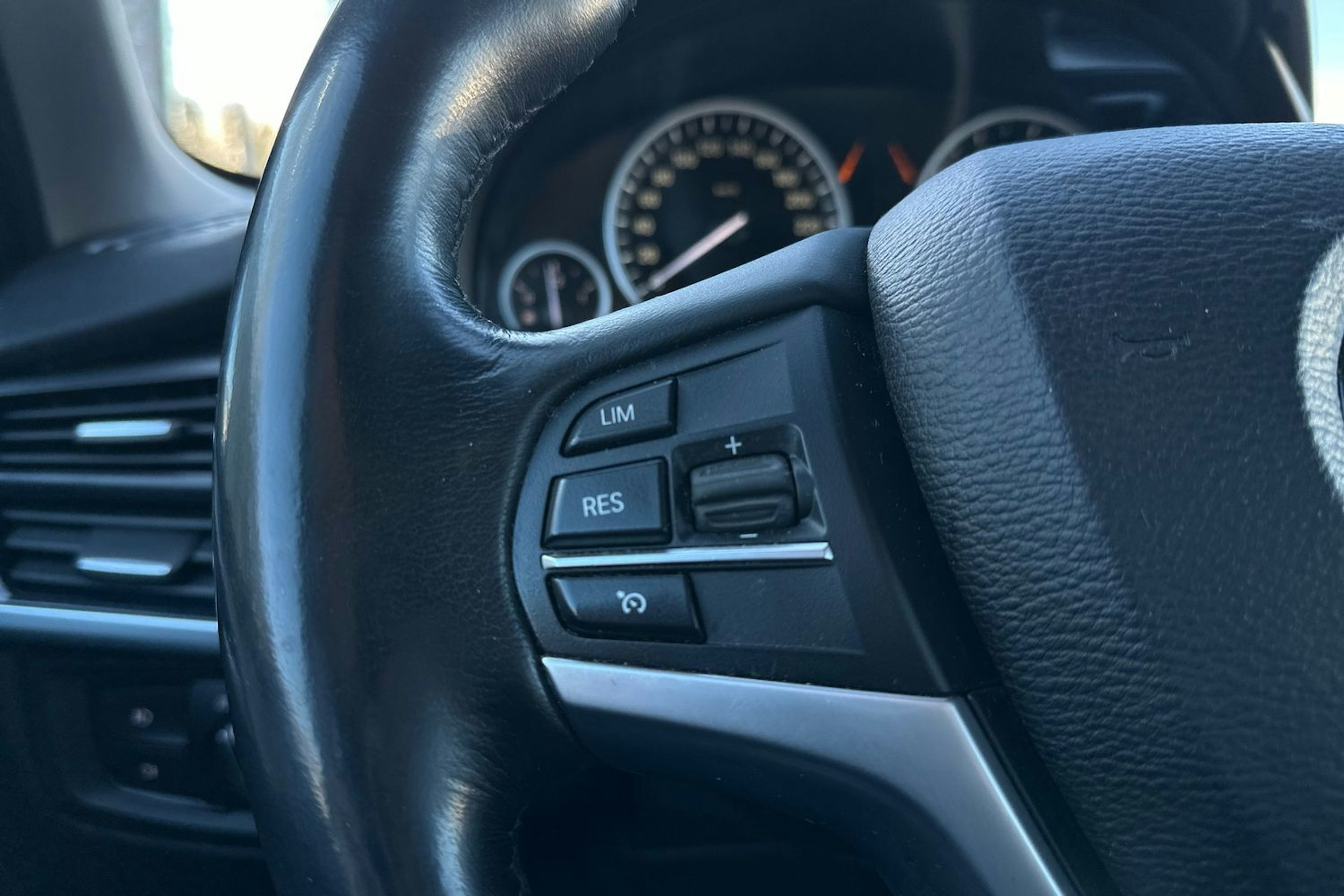 Harmaa BMW X5 2016 kuva 13.