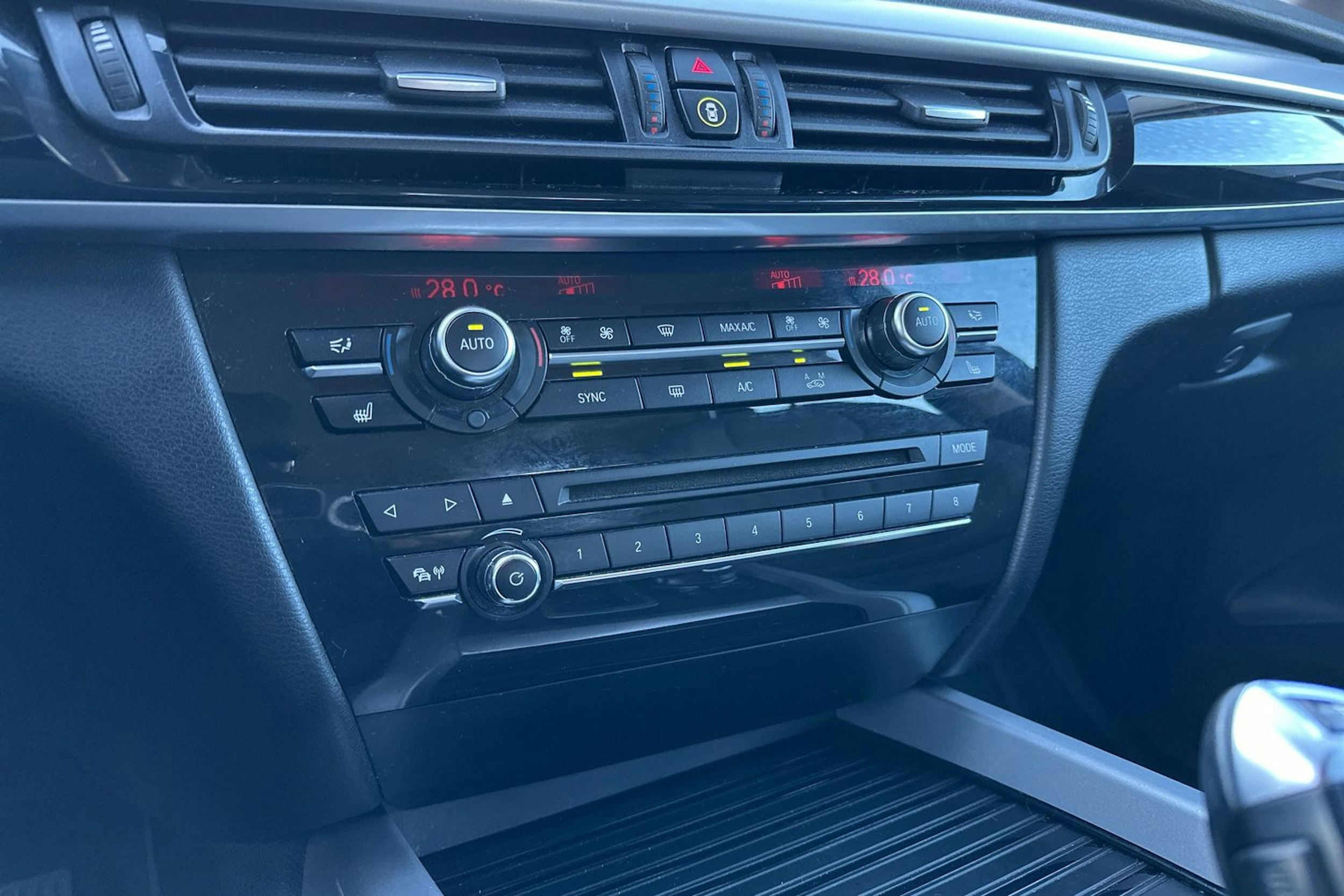 Harmaa BMW X5 2016 kuva 15.
