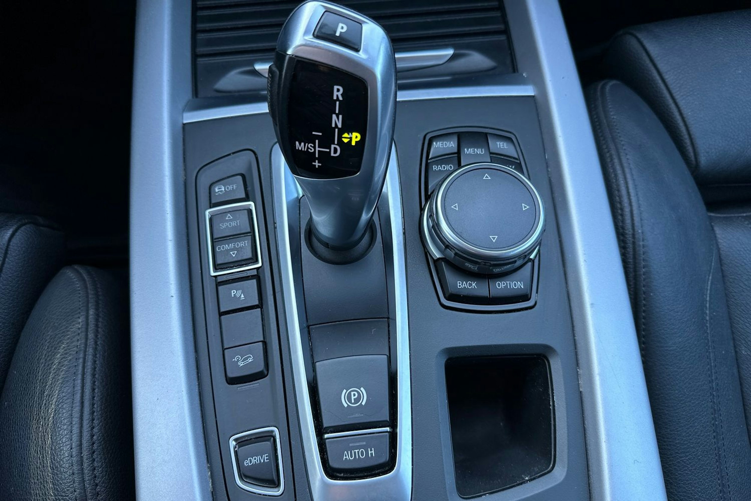 Harmaa BMW X5 2016 kuva 16.