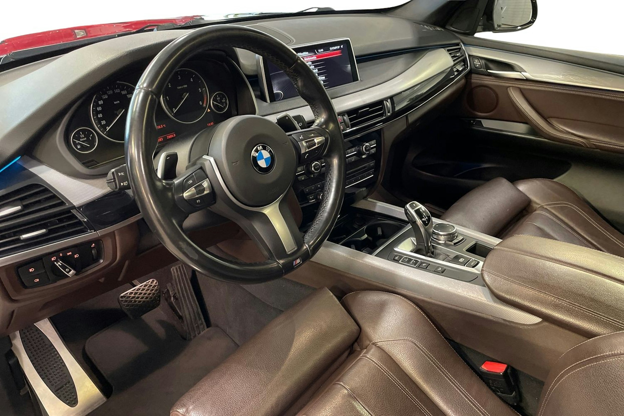 musta BMW X5 2016 kuva 7.