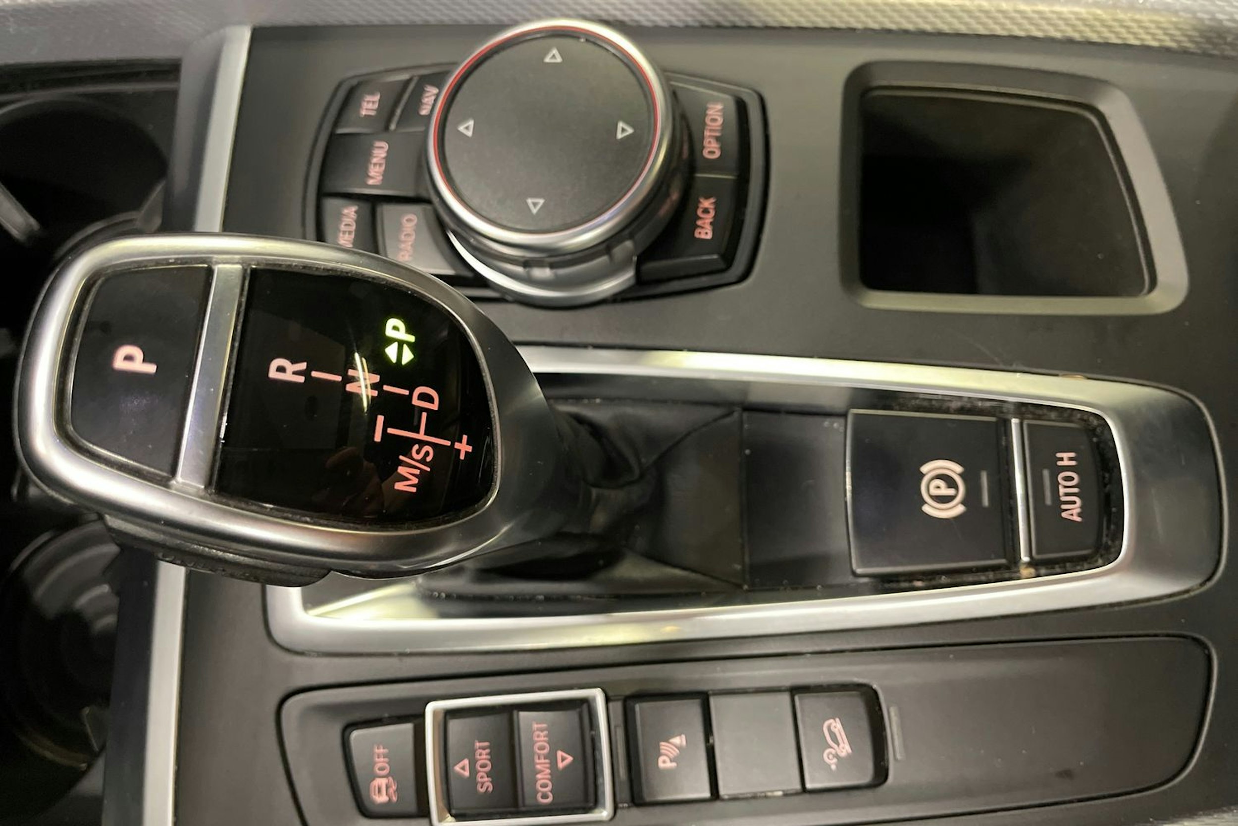 musta BMW X5 2016 kuva 23.