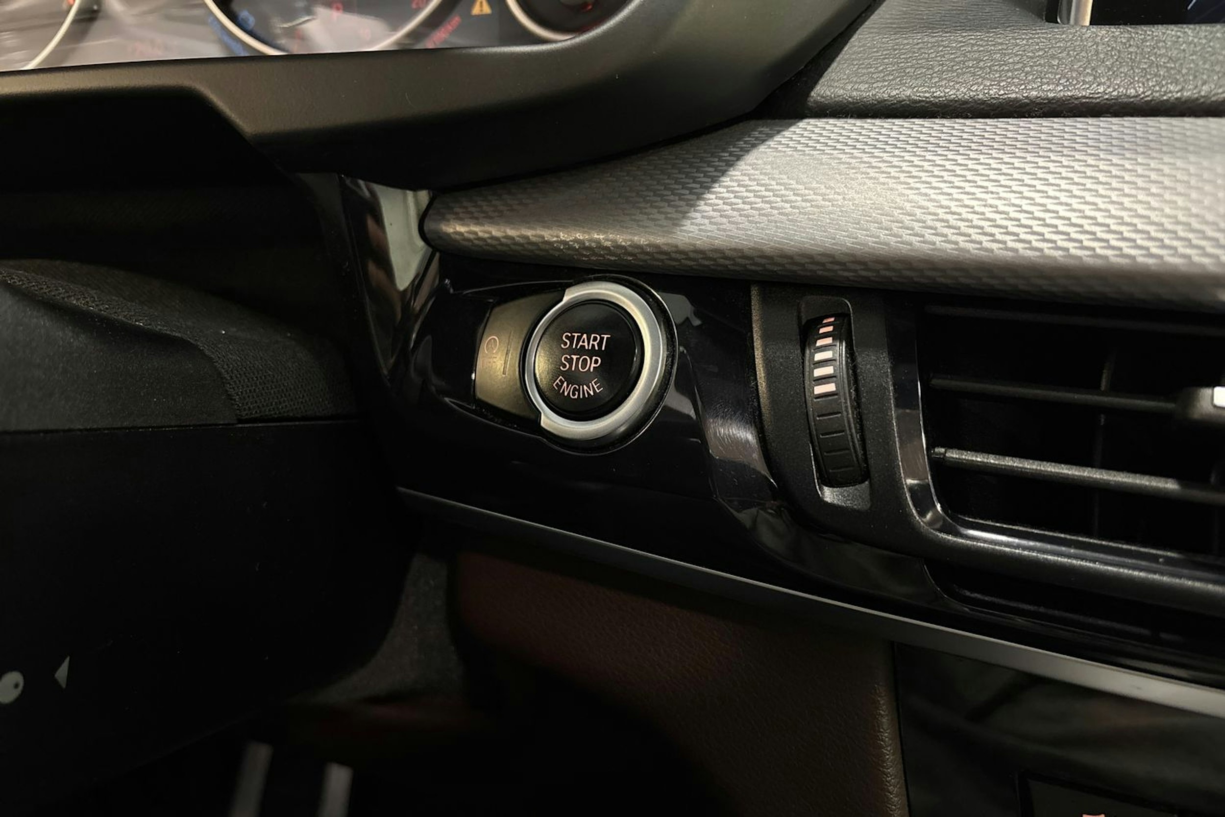 musta BMW X5 2016 kuva 28.
