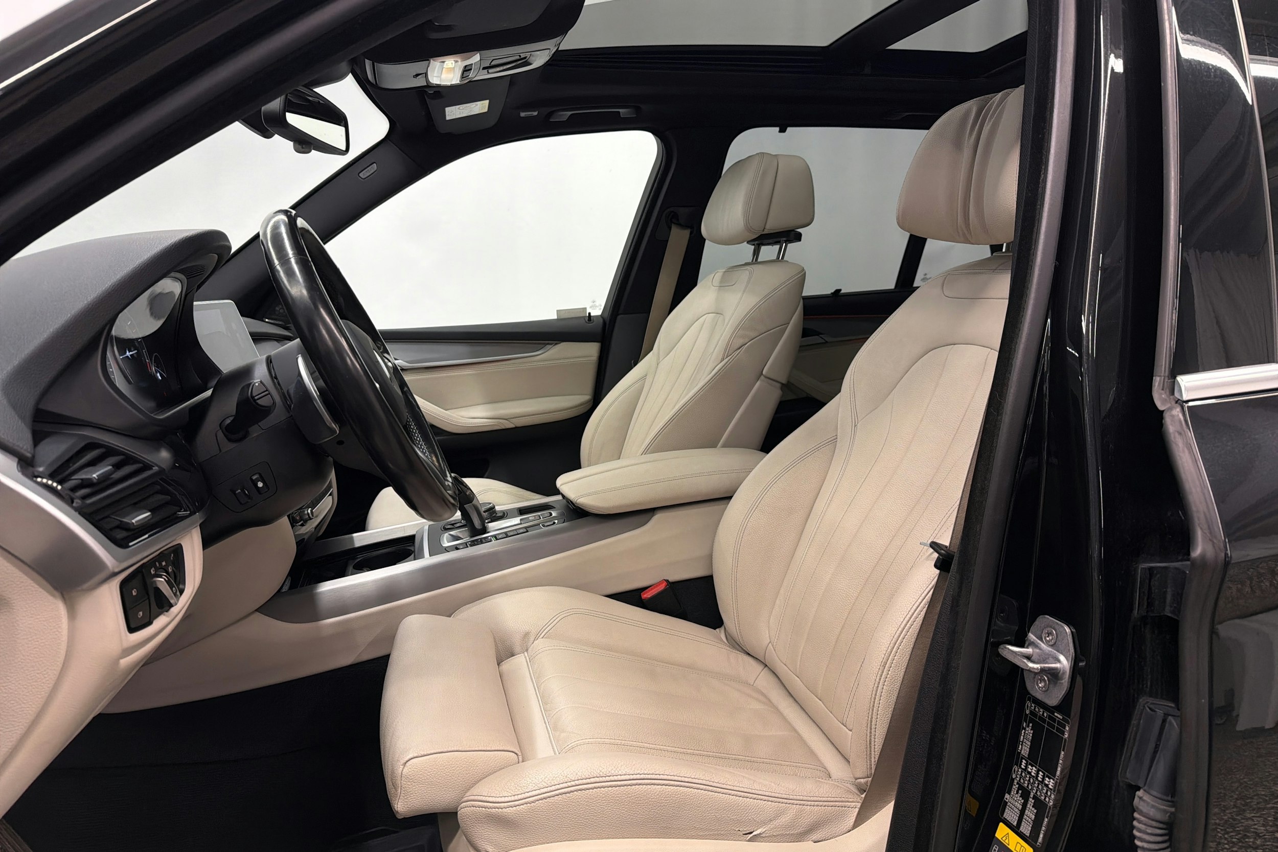 Musta BMW X5 2016 kuva 17.