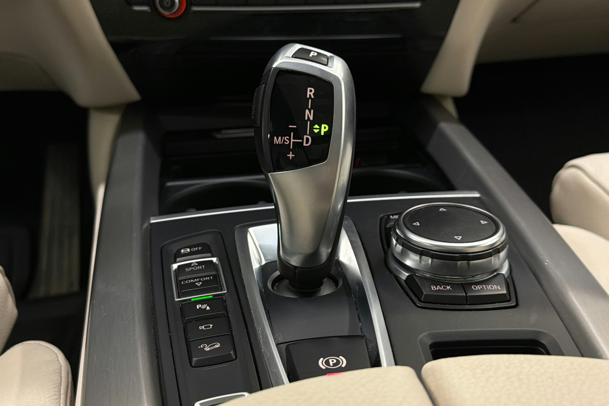 Musta BMW X5 2016 kuva 22.