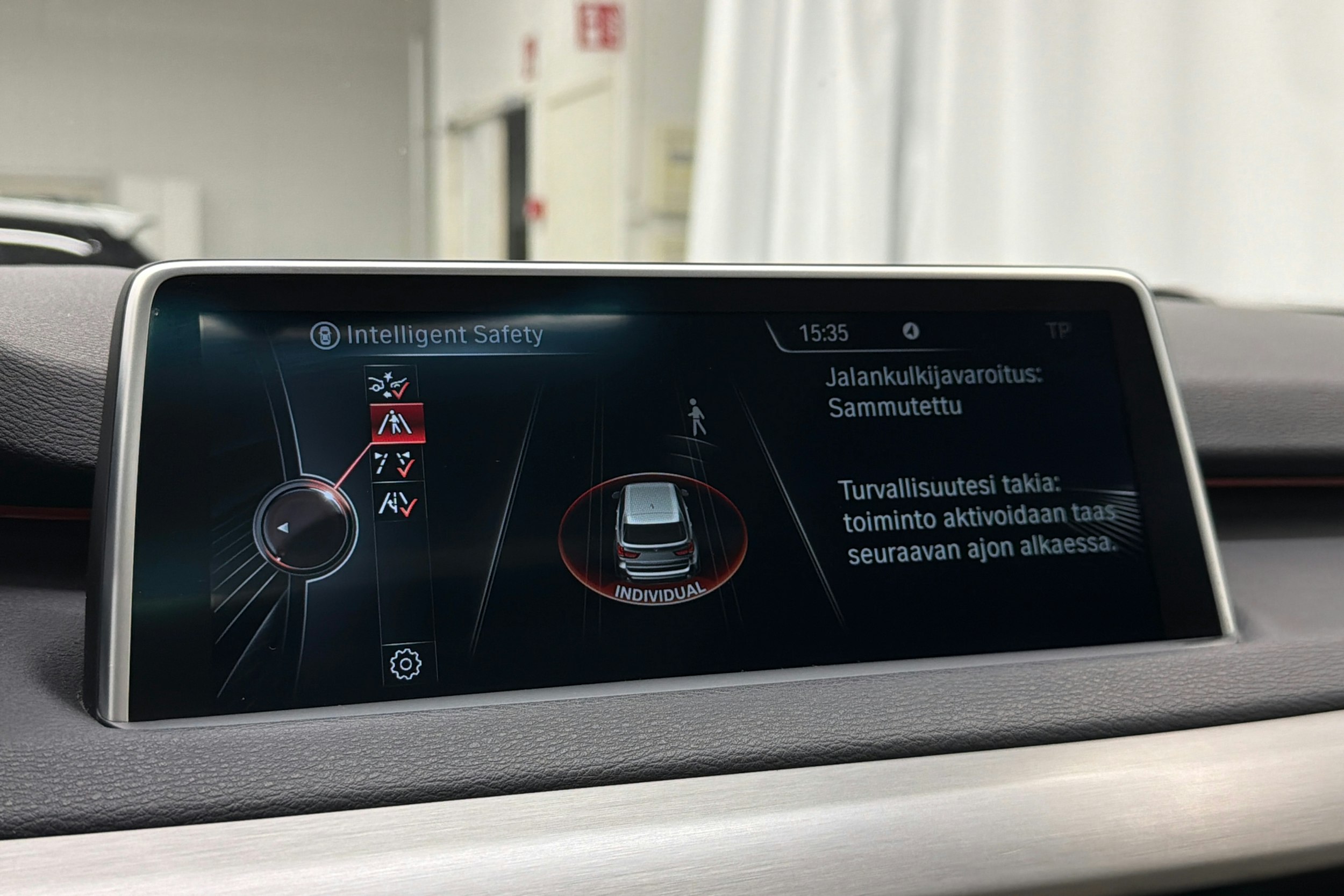 Musta BMW X5 2016 kuva 31.