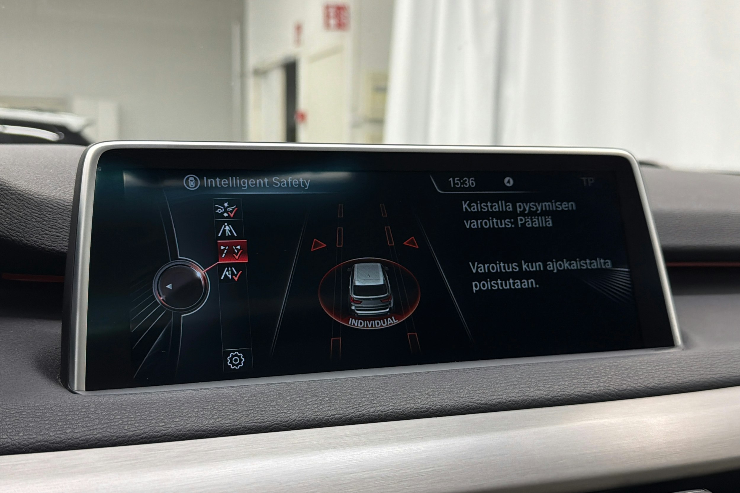 Musta BMW X5 2016 kuva 32.