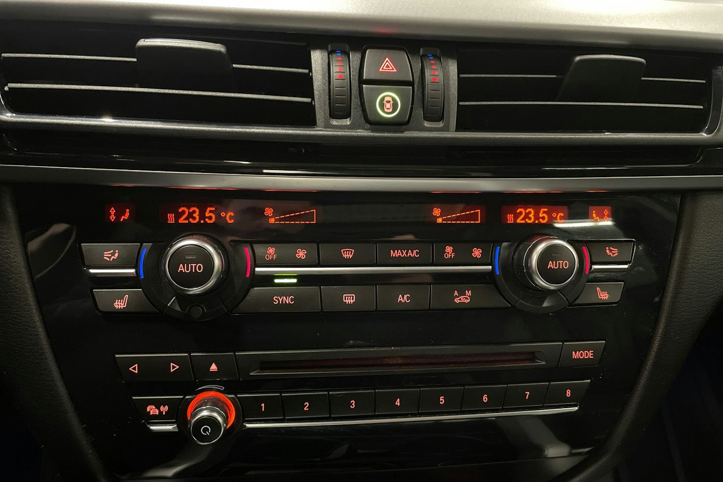 harmaa BMW X5 2016 kuva 28.