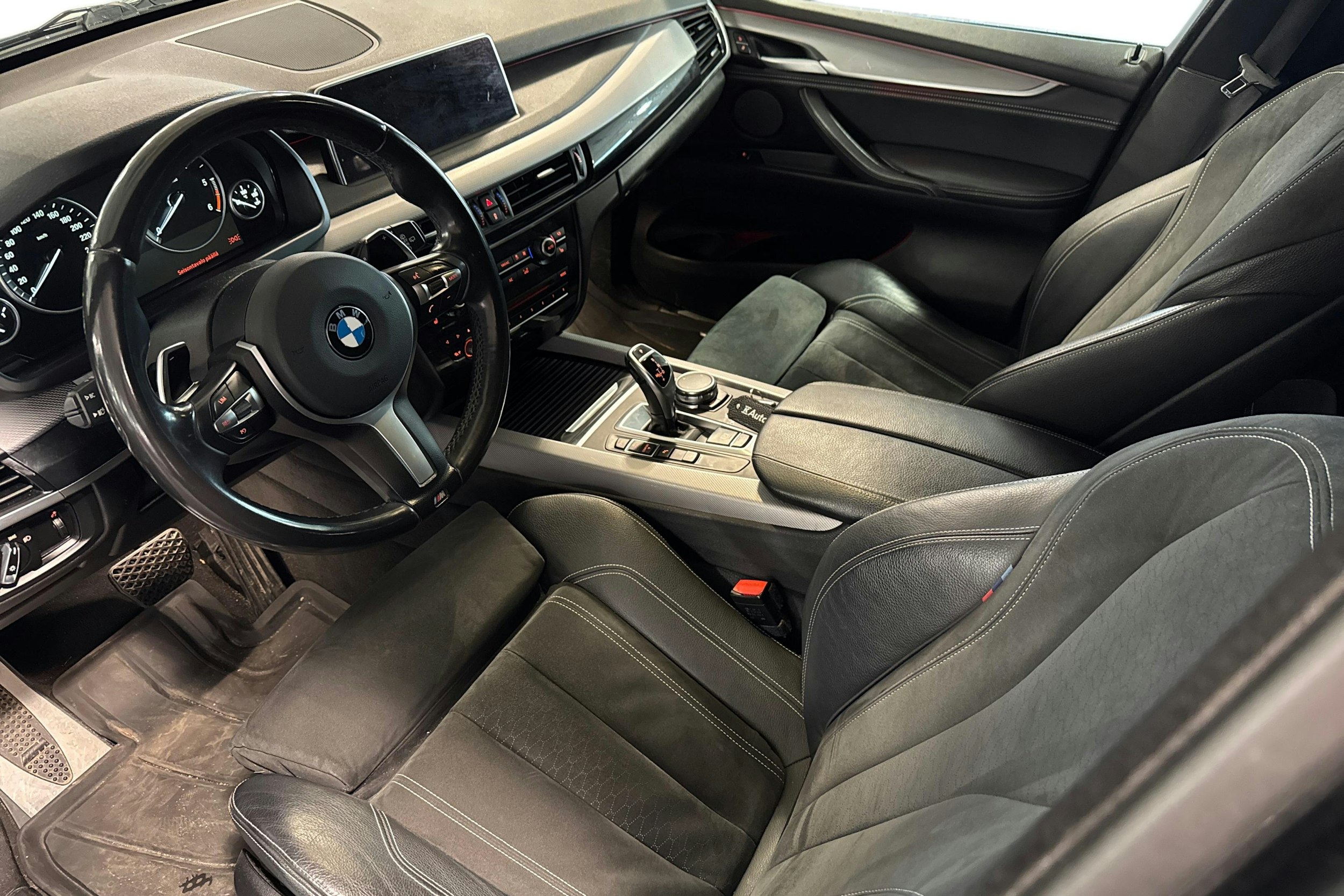 musta BMW X5 2016 kuva 3.