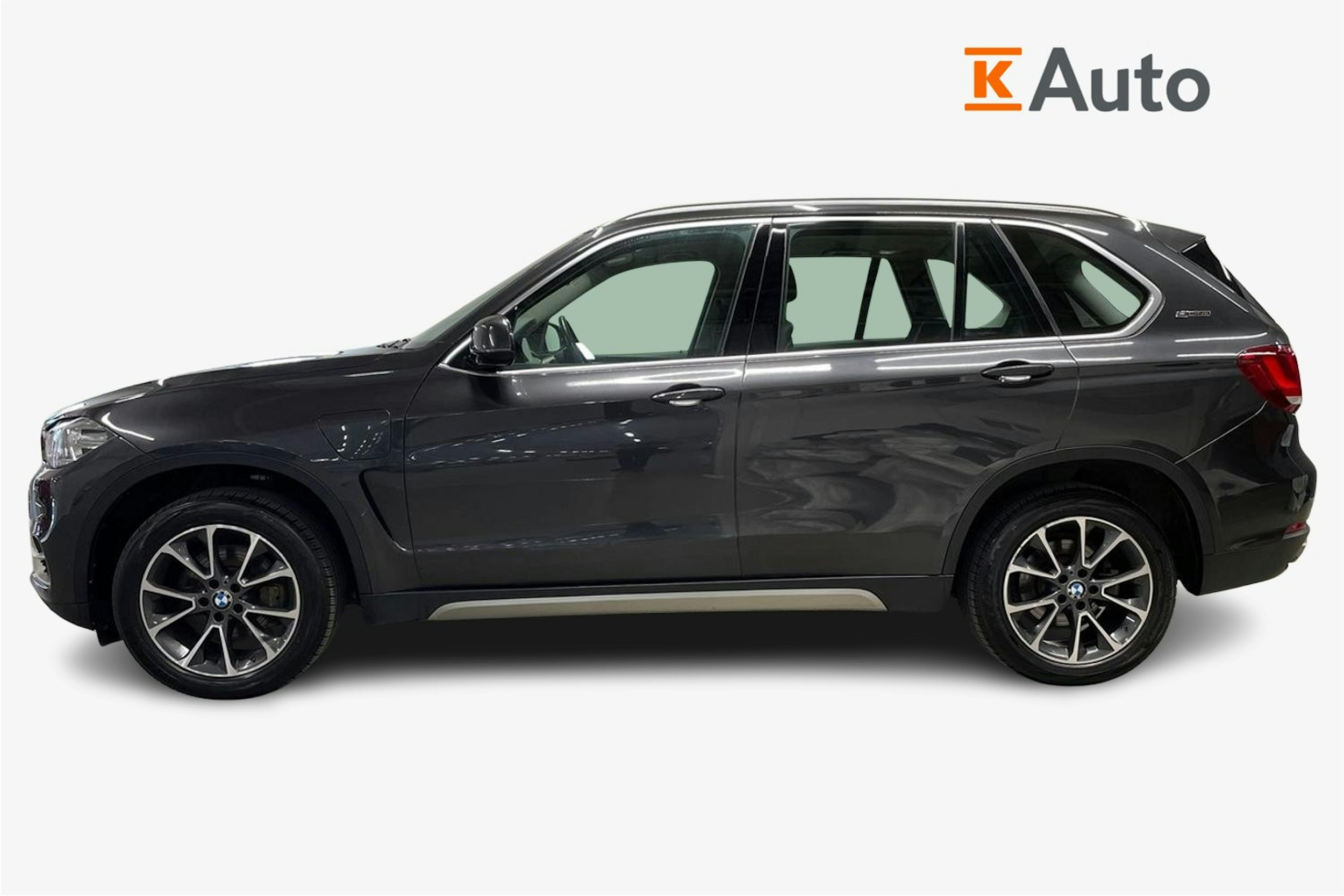 Harmaa BMW X5 2016 kuva 6.