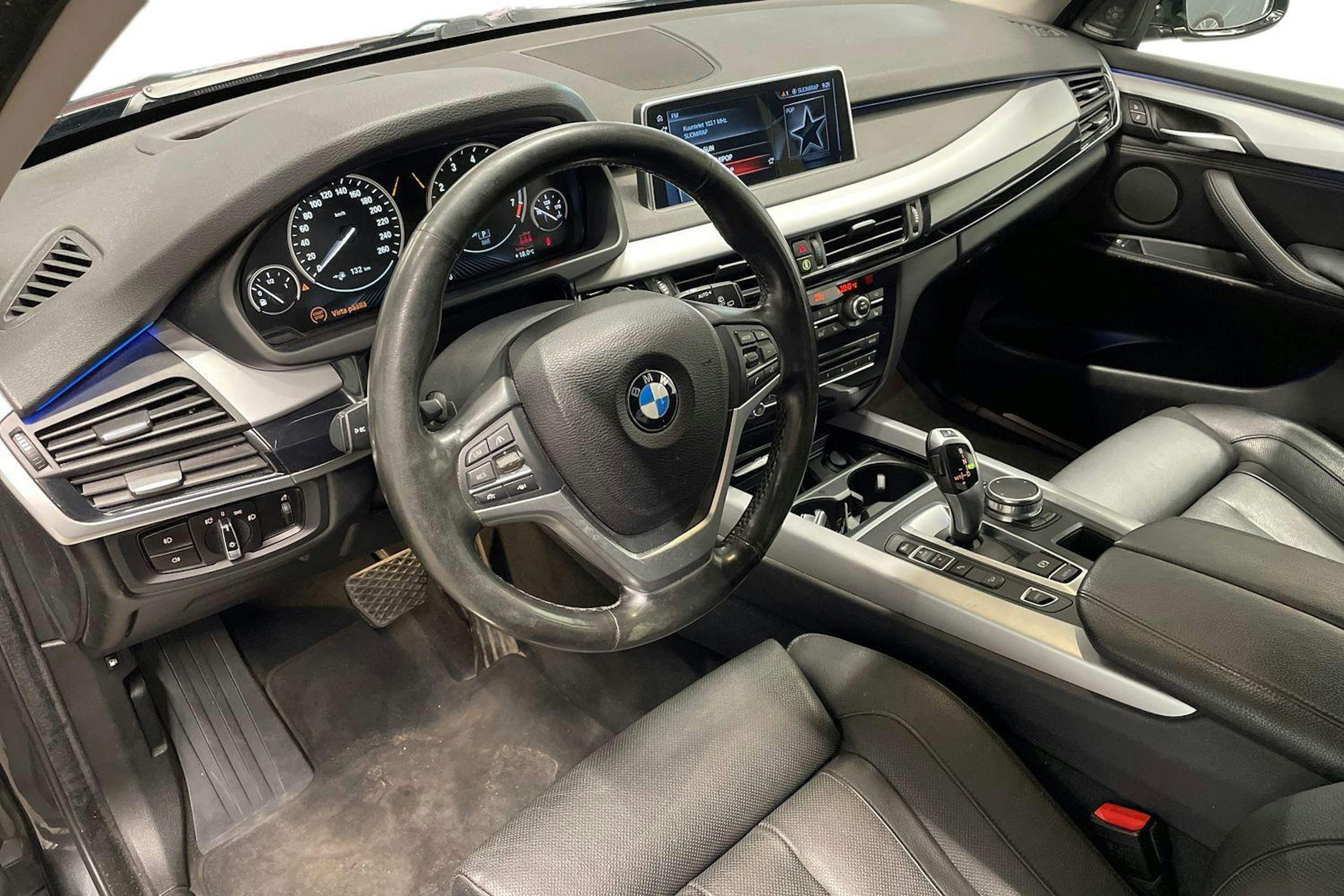 Harmaa BMW X5 2016 kuva 7.