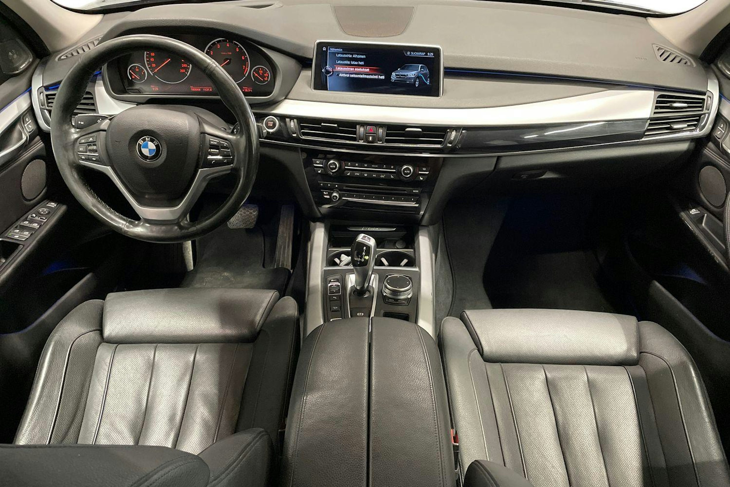 Harmaa BMW X5 2016 kuva 9.